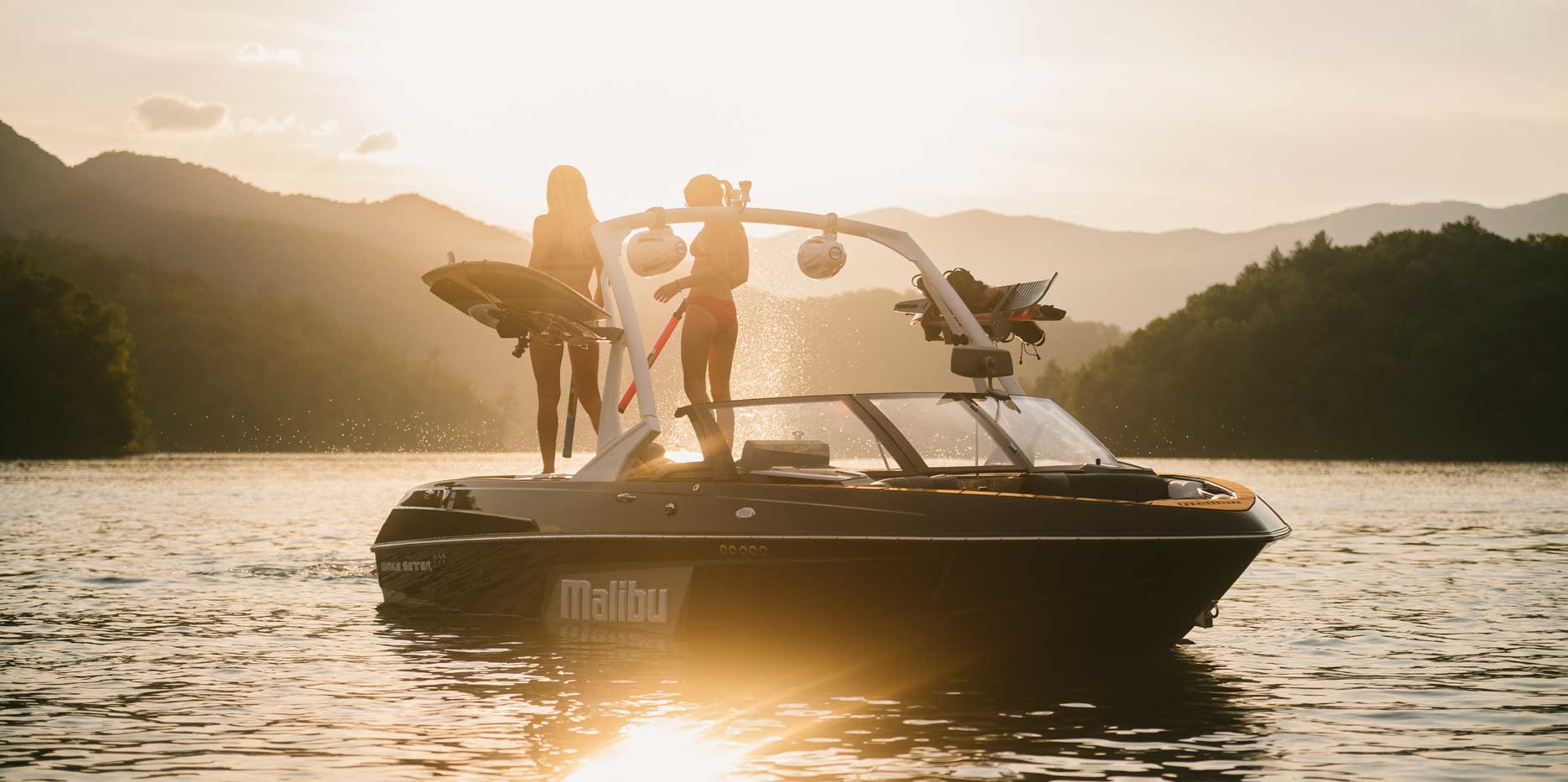 Malibu Boats 20 VTX, The Most Versatile Crossover Tow Boat