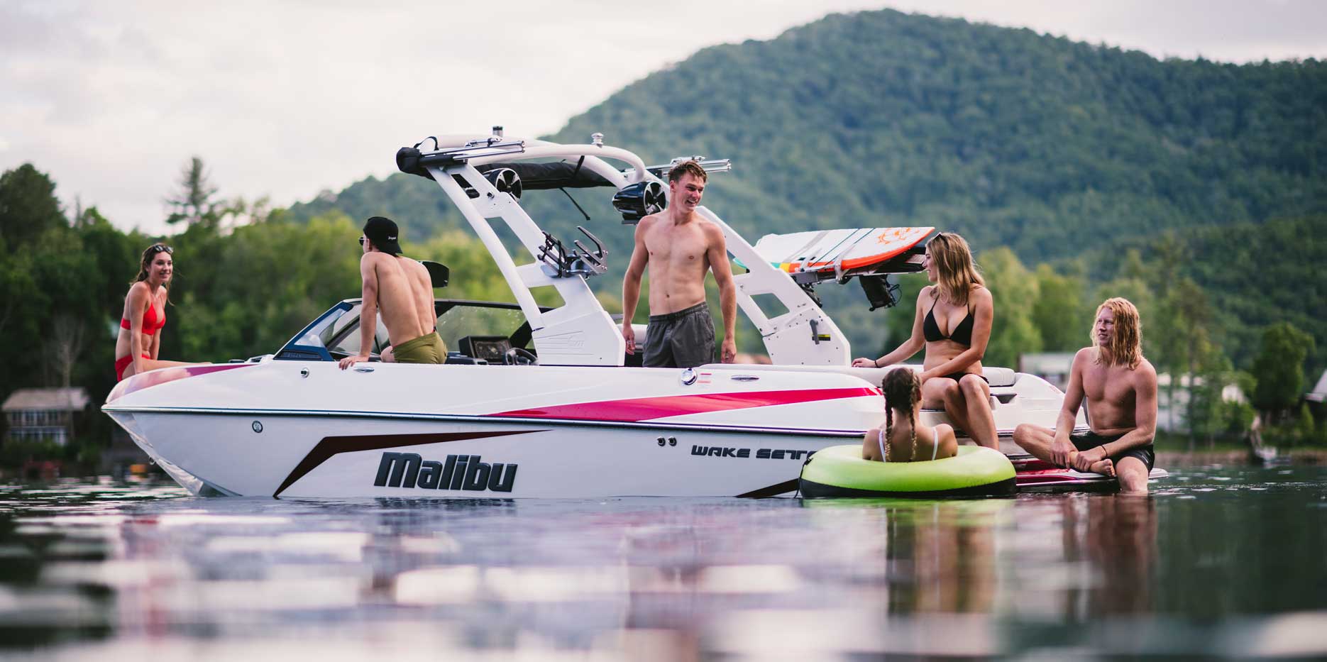 Malibu Boats 21 VLX color scheme