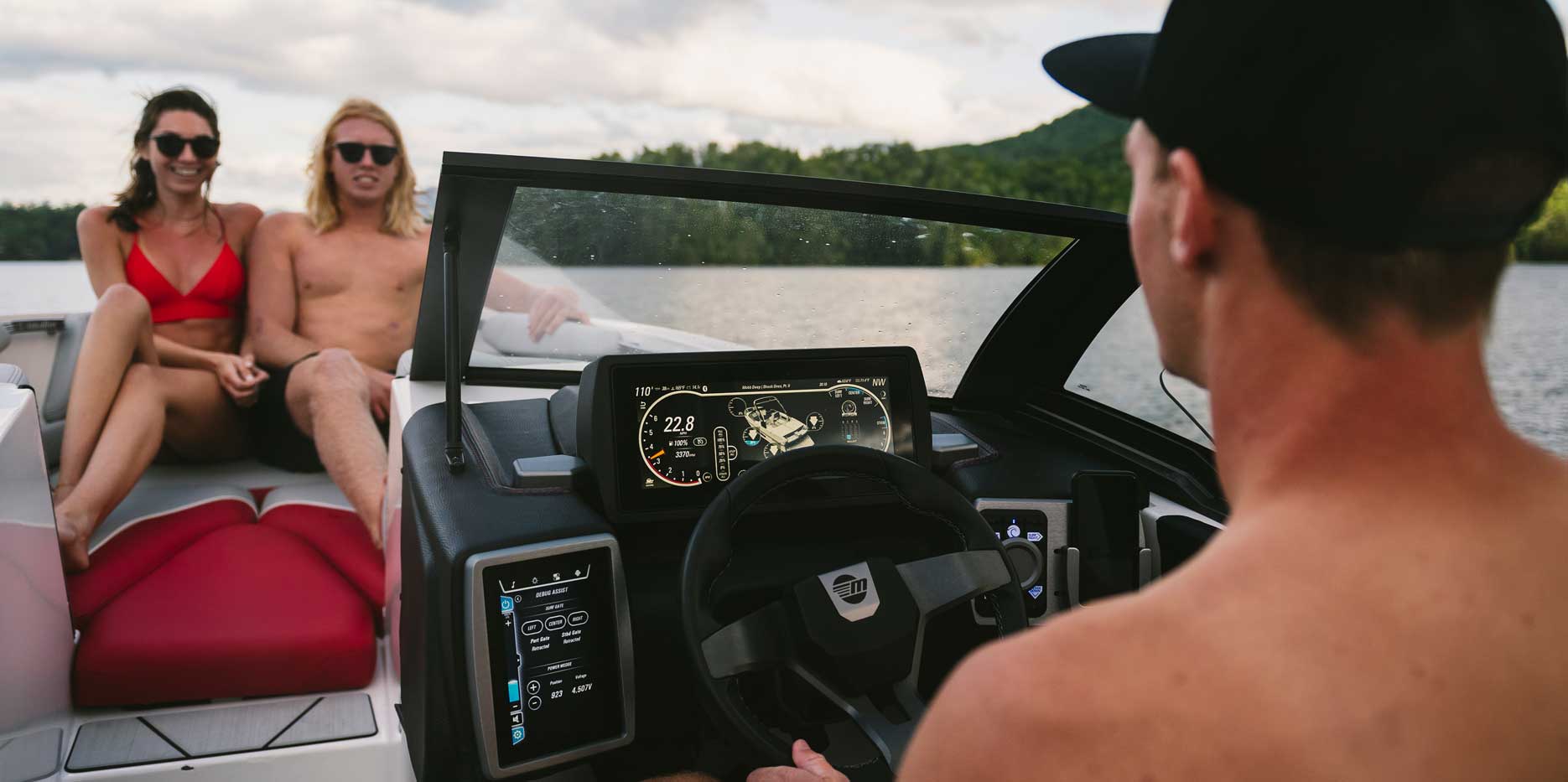 Malibu Boats 21 VLX wakeboarding, wakesurfing & waterski boat for everyone
