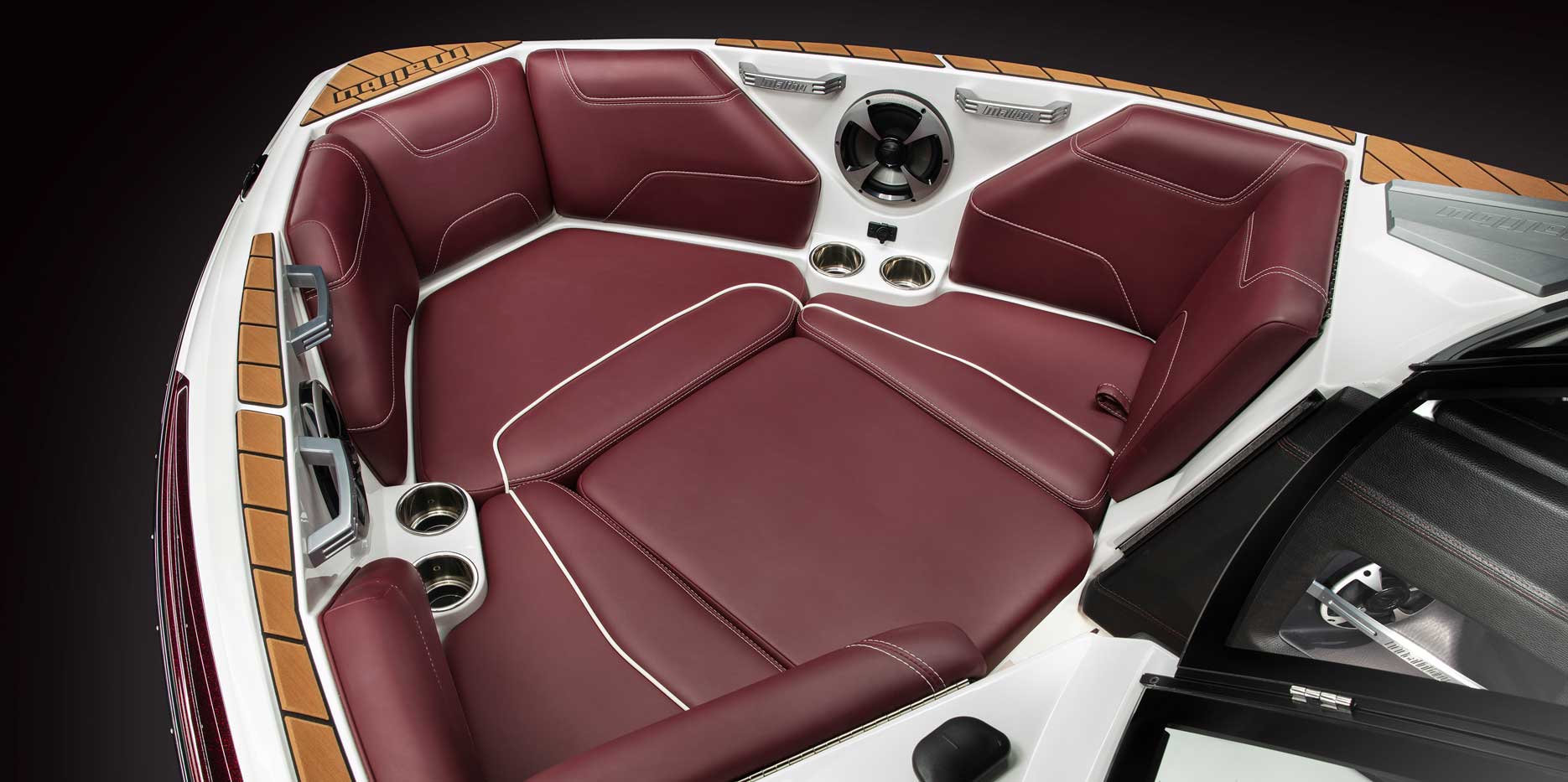 Comfortable traditional bow with surround sound speakers for riding down the lake in the 22 LSV.