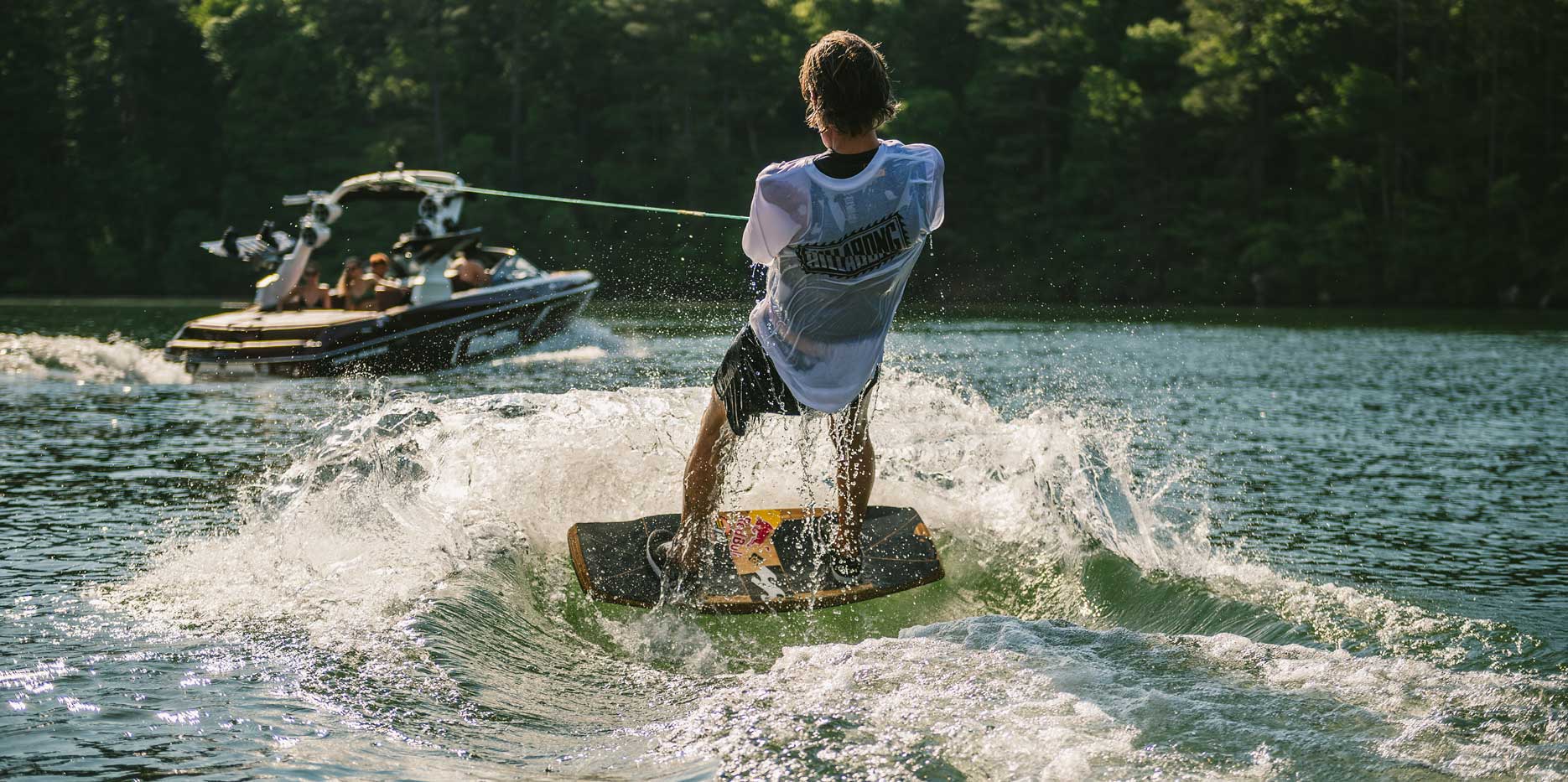 The 22 LSV is wakeboarding, wakeskating, water ski or wakesurfing ready with the touch of a button.