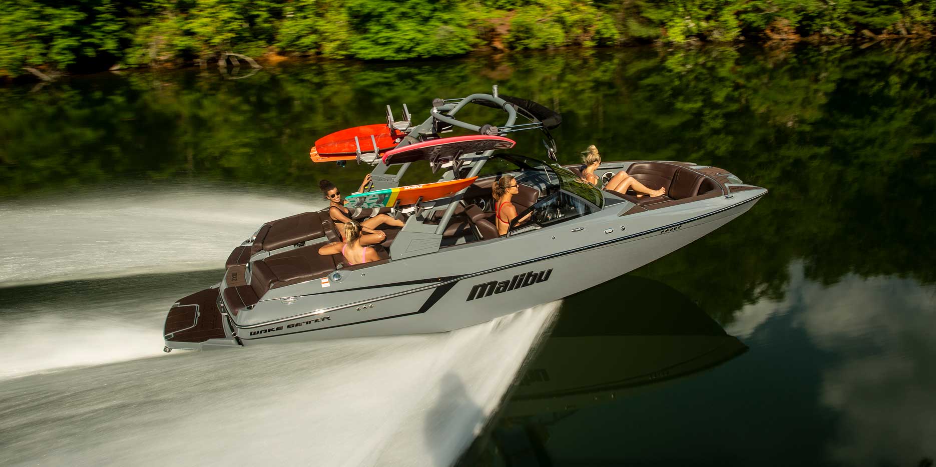 Malibu Boats 22 MXZ cruising