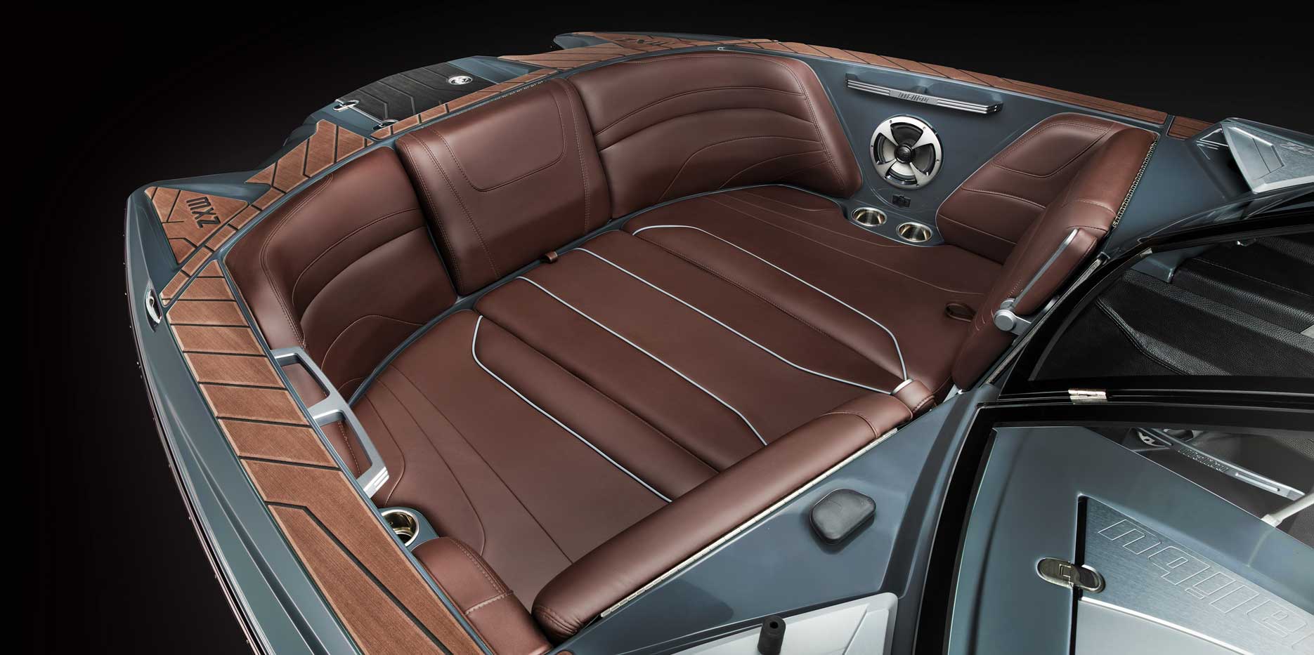 Malibu Boats 22 MXZ bow seating