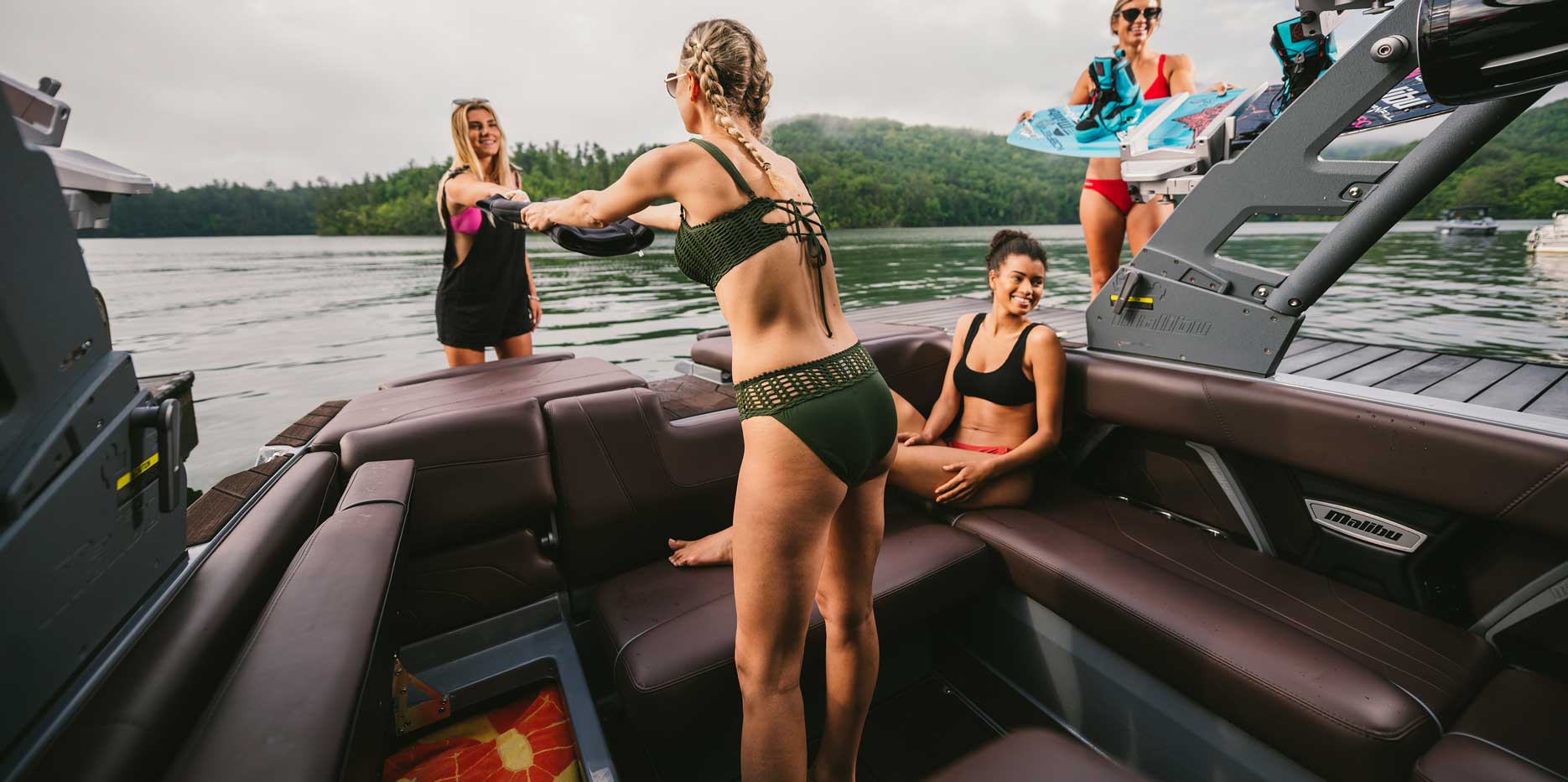 2020 Malibu Boats 22 MXZ storage