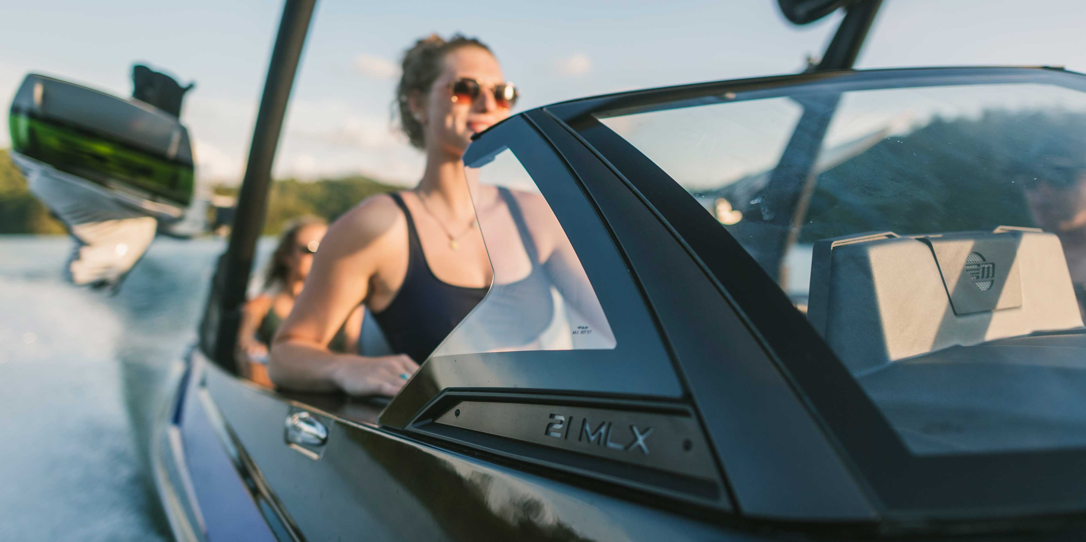2021 Malibu Wakesetter 21 MLX Windshield