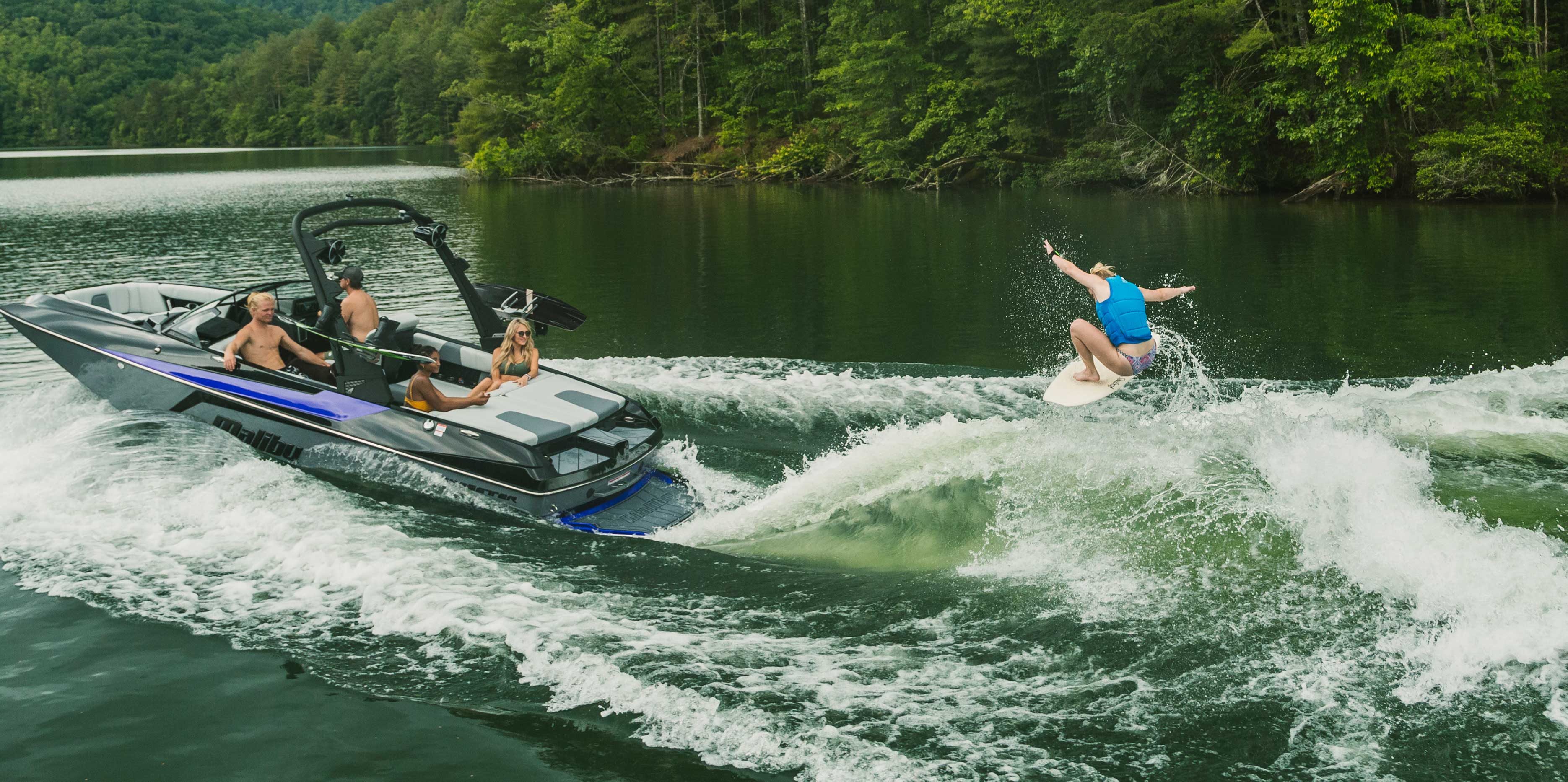 2021 Malibu Wakesetter 21 MLX Wakesurfing