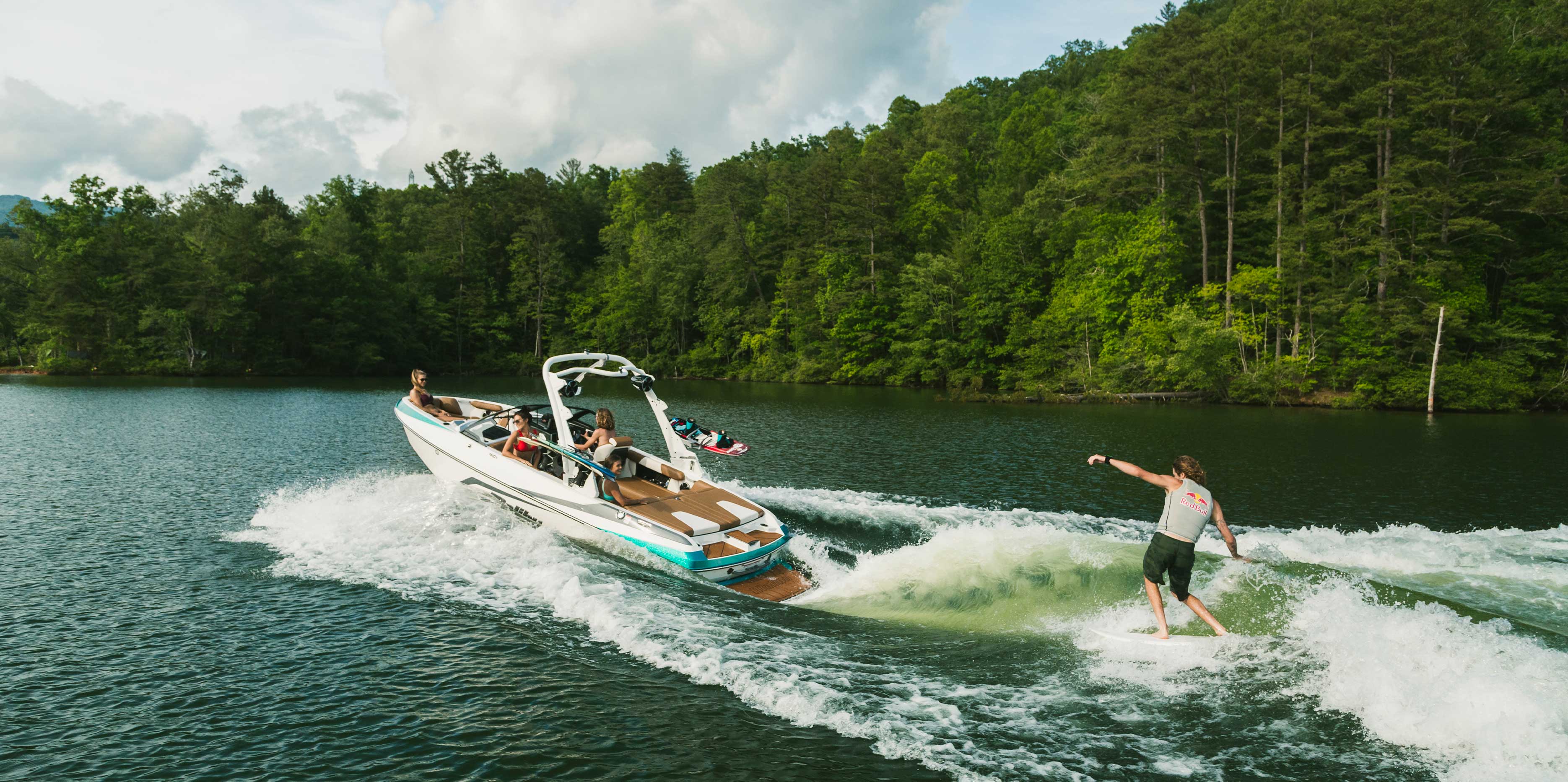 2021 Malibu Boats Wakesetter 21 VLX Wakesurfing