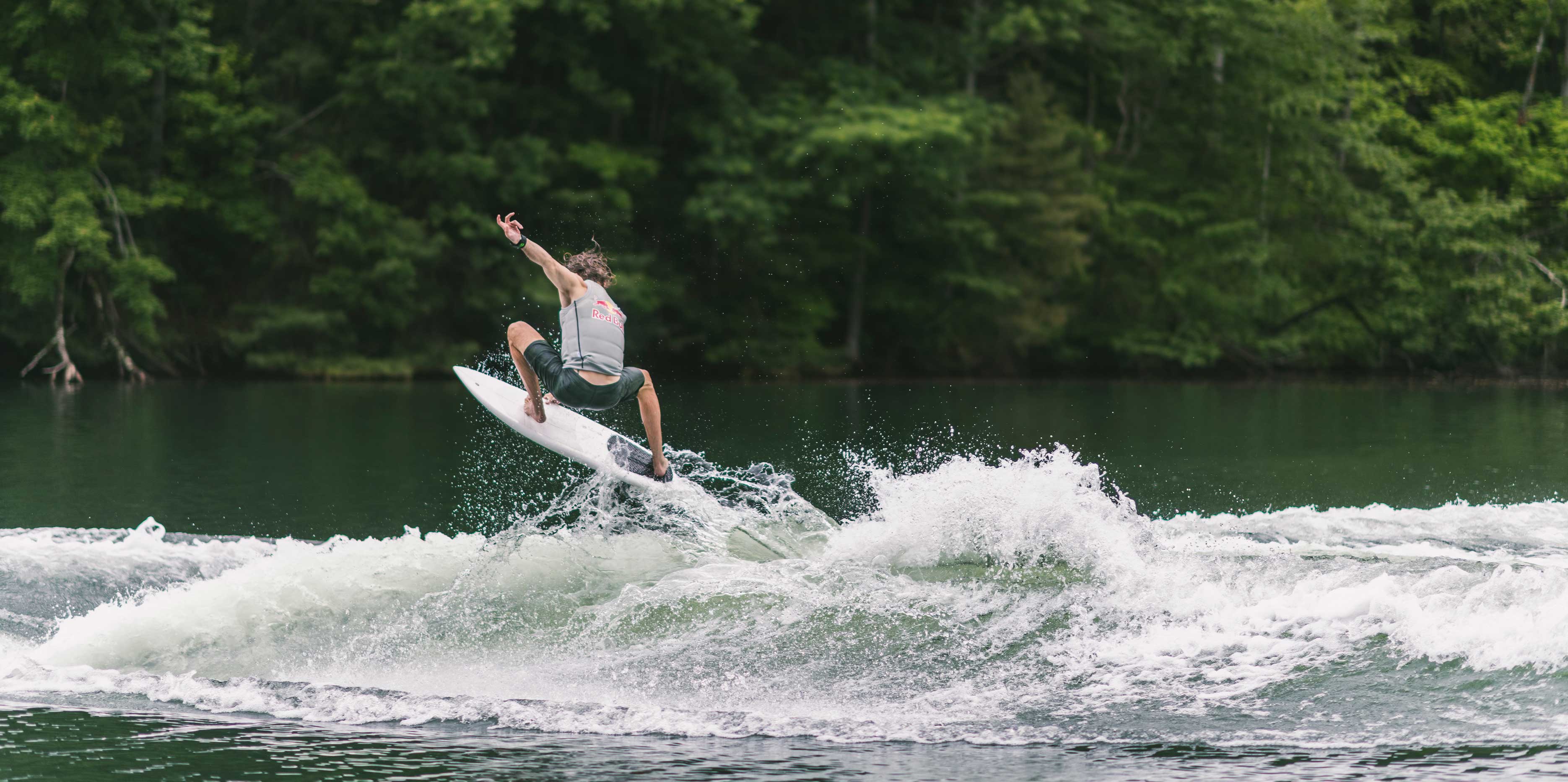 2021 Malibu Boats Wakesetter 21 VLX Wakesurfing