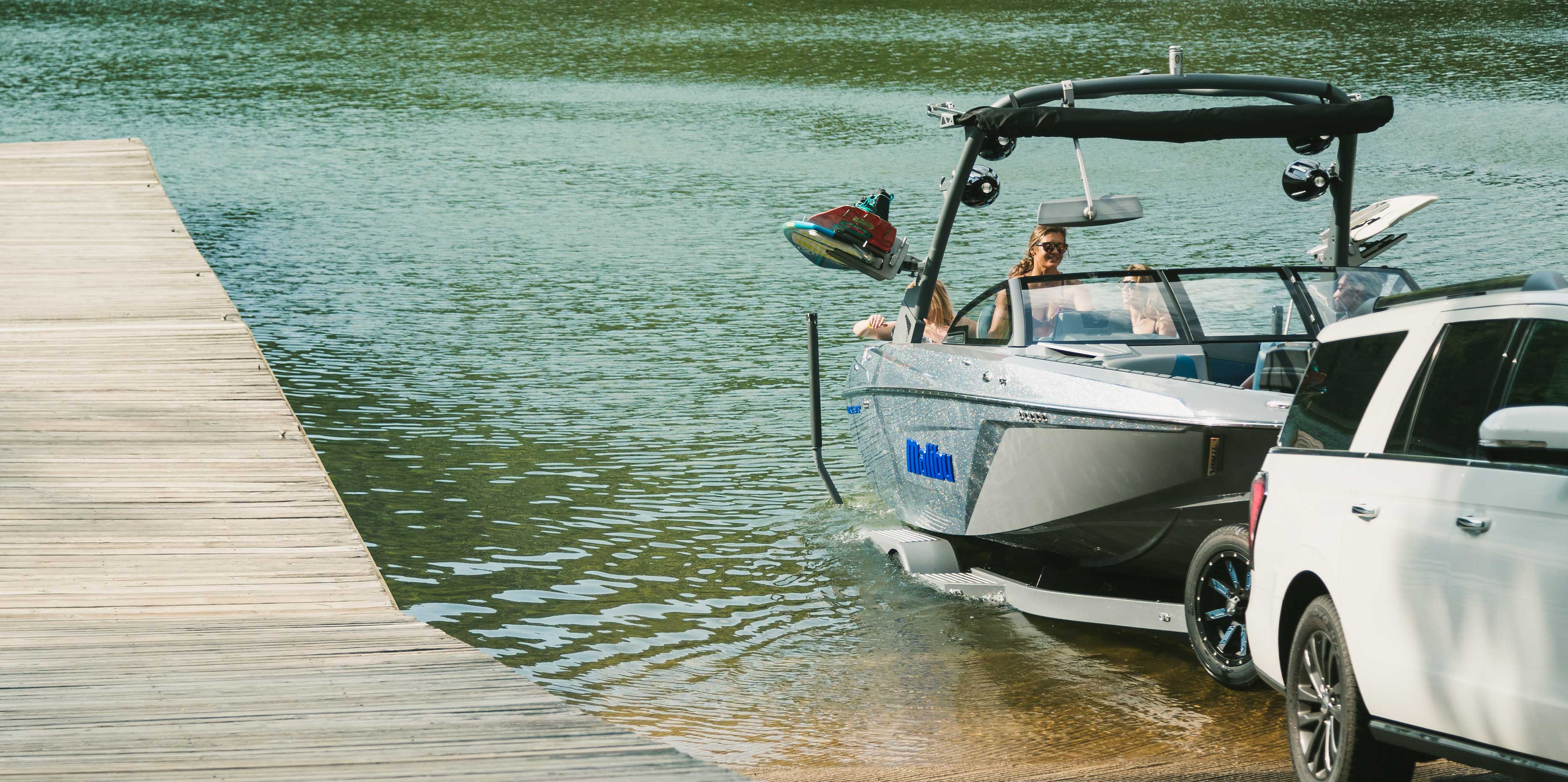 Malibu 22 LSV Towing