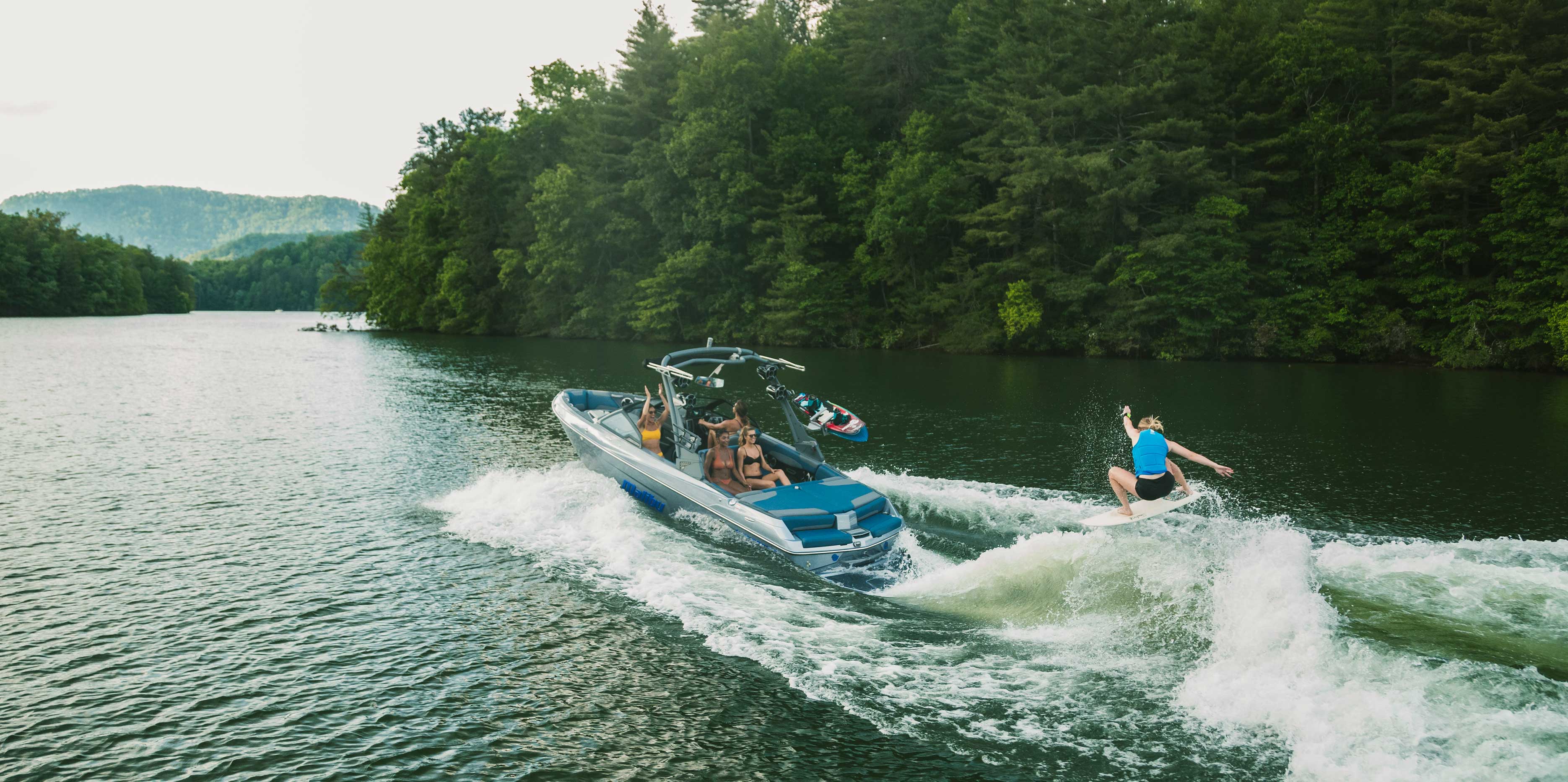 The 22 LSV is wakeboarding, wakeskating, water ski or wakesurfing ready with the touch of a button.