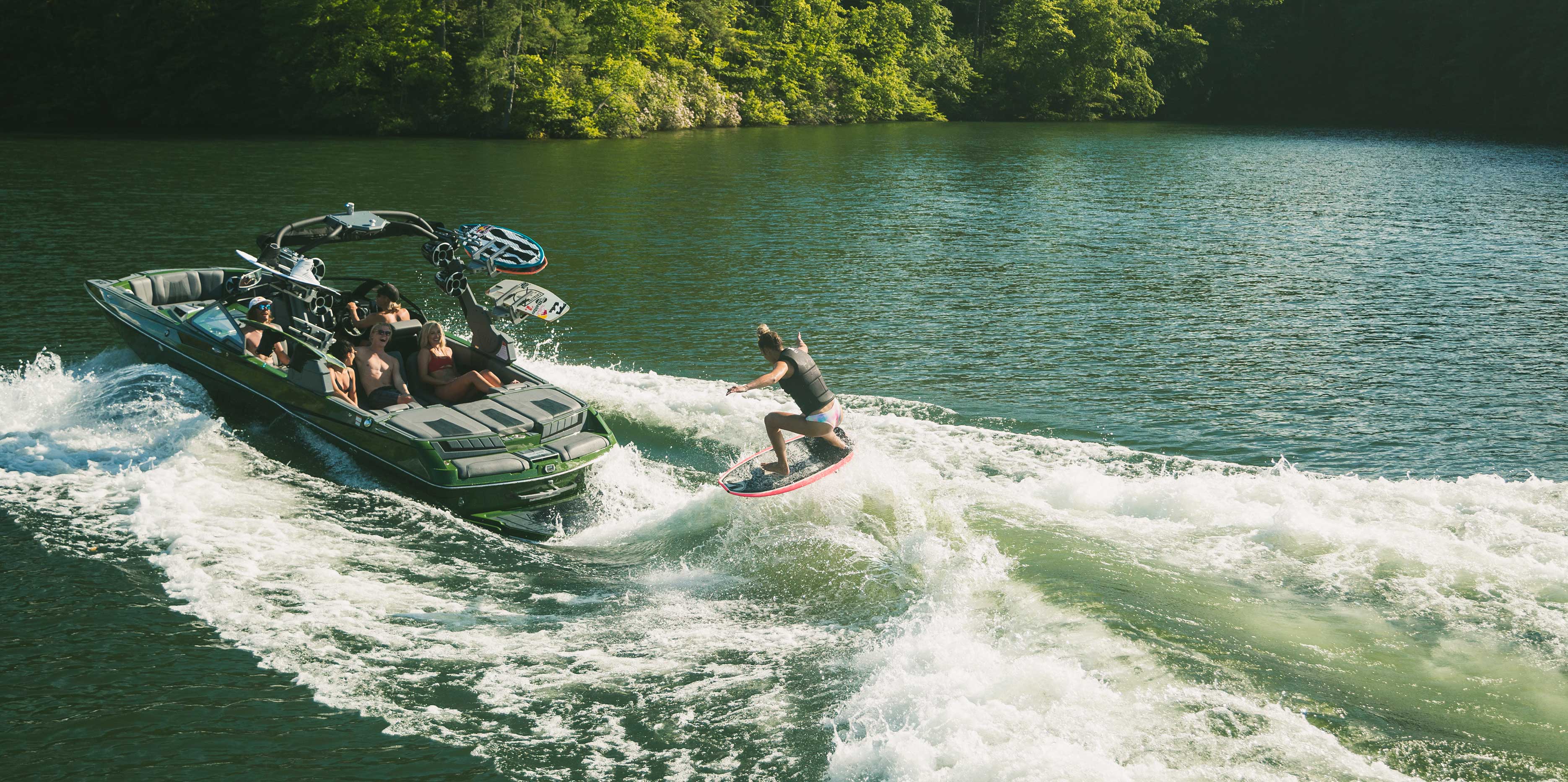 Malibu 23 MXZ wakesurfing wave