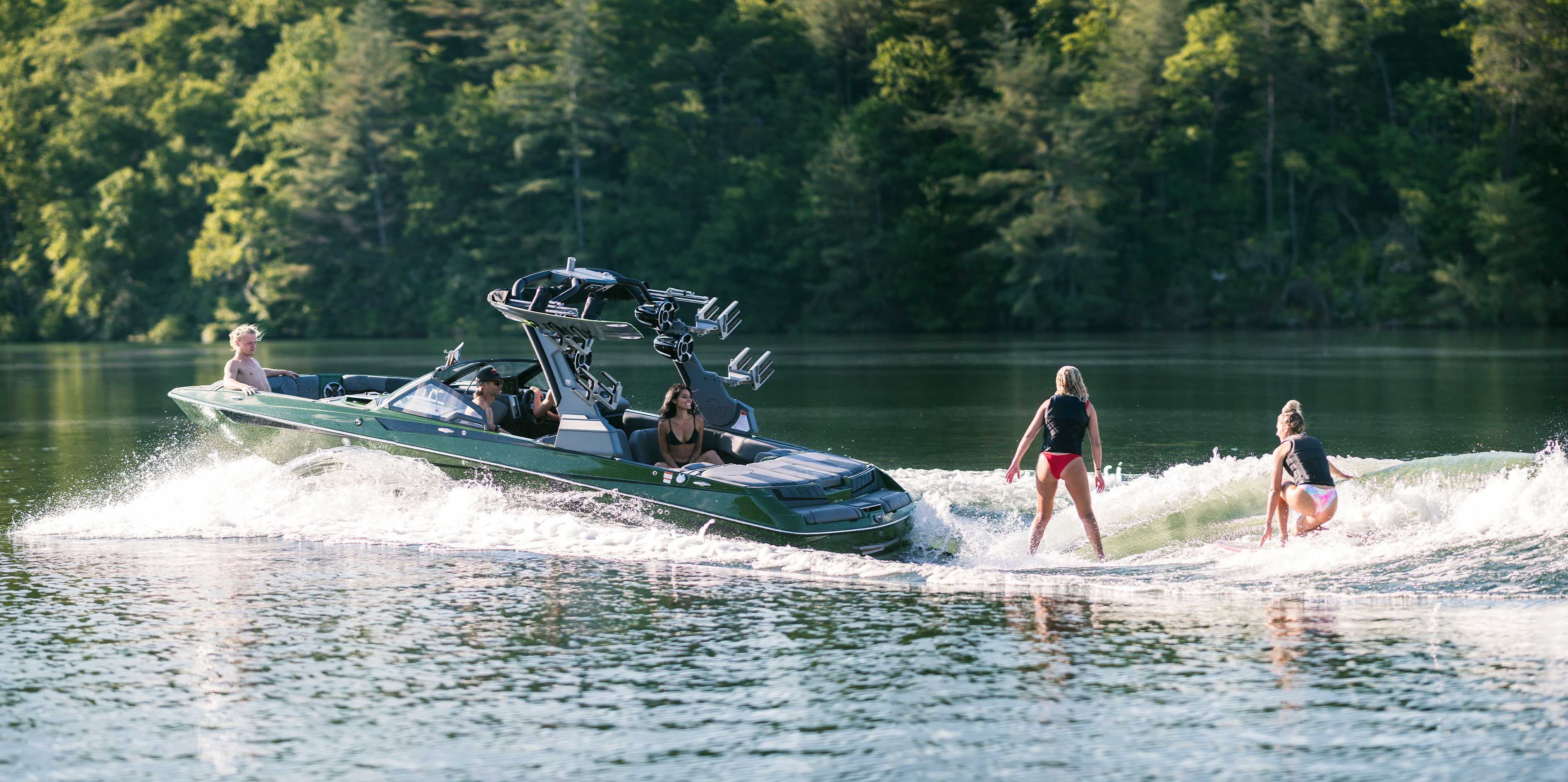 Malibu boats 23 MXZ wakesurfing duo