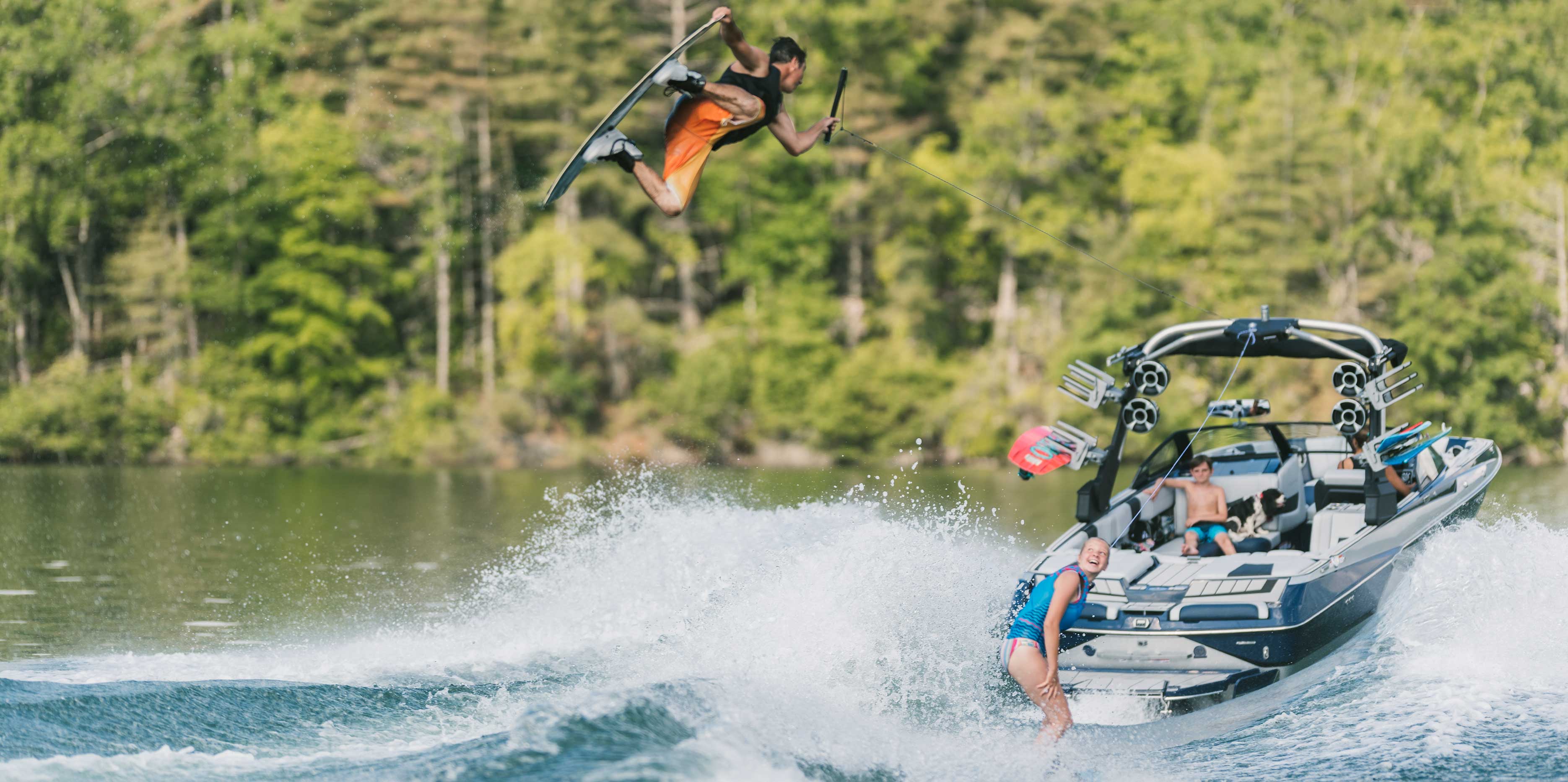 Malibu 24 MXZ wakeboarding