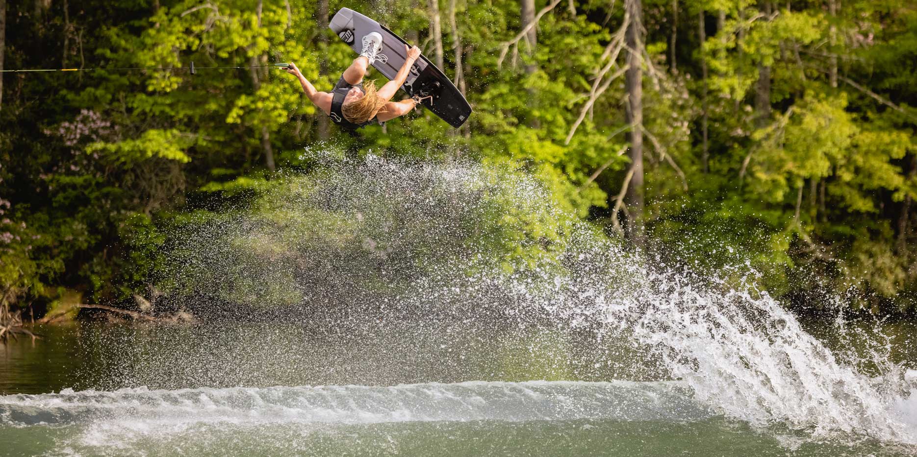 Malibu Boats M220 Wakeboarding