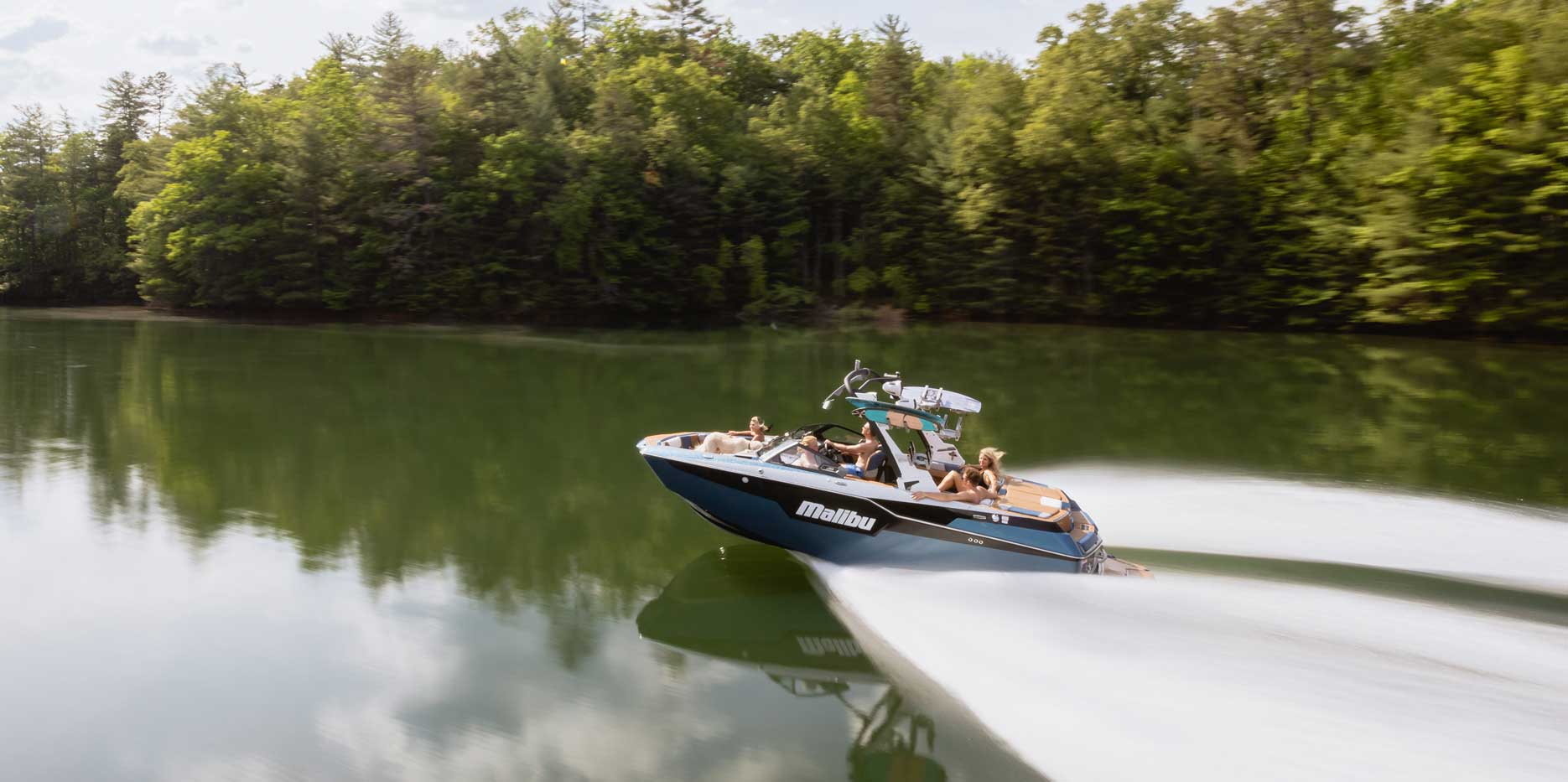 Malibu Boats M220 Cruising