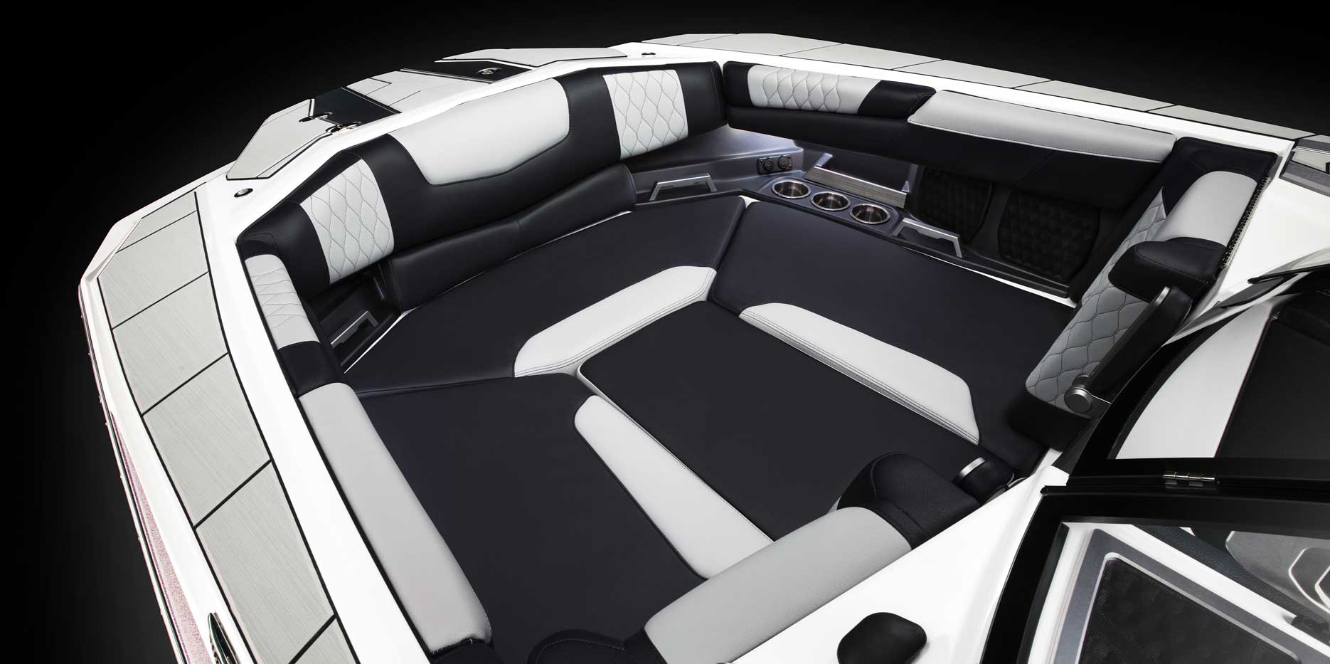 Malibu Boats M240 Bow