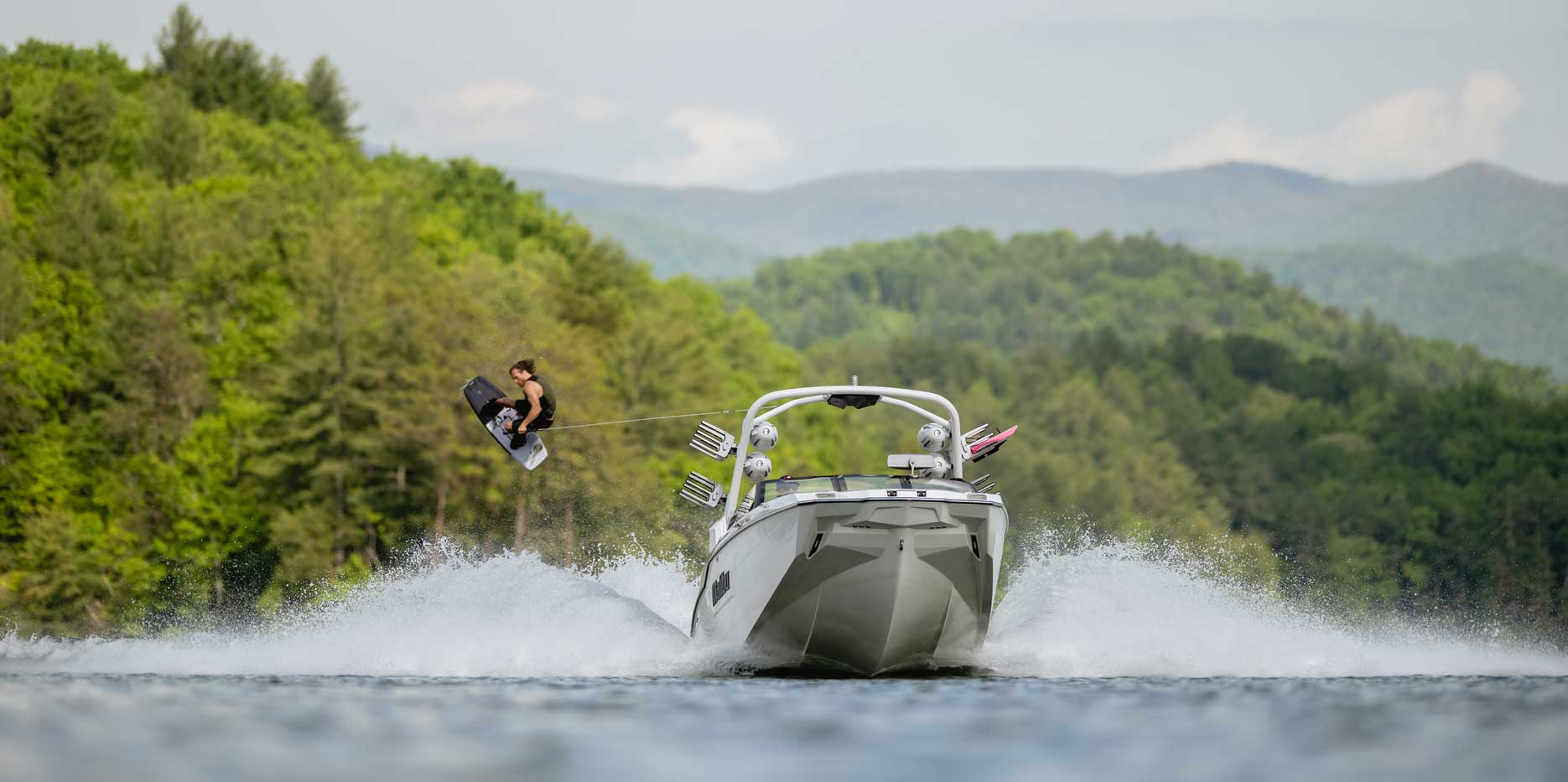 Malibu Boats M240 Wakeboarding