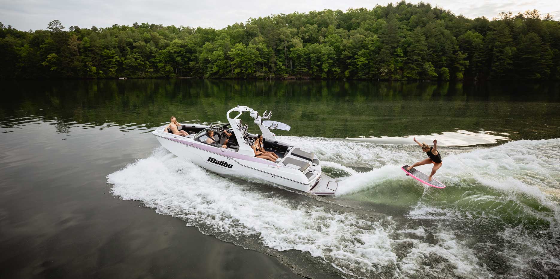 Malibu Boats M240 Wakesurfing