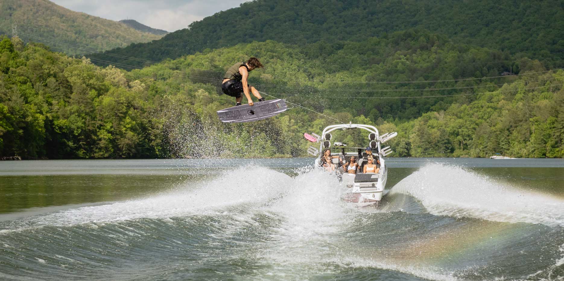 Malibu Boats M240 Wakeboarding