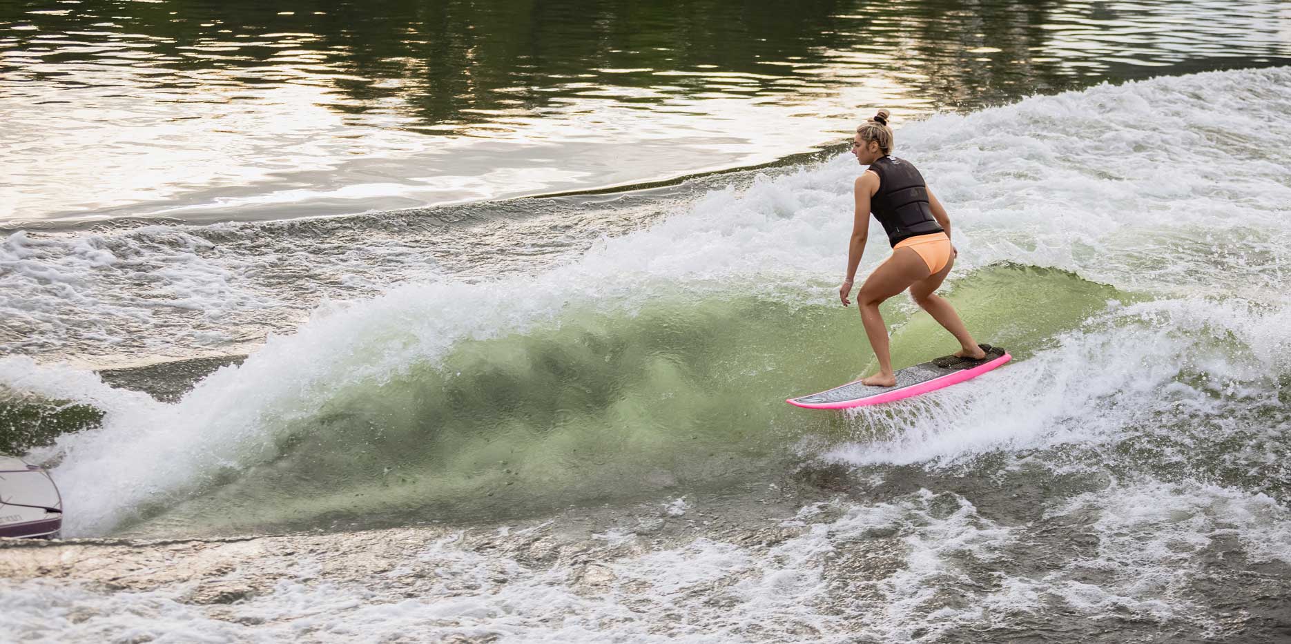 Malibu Boats M240 Wakesurfing