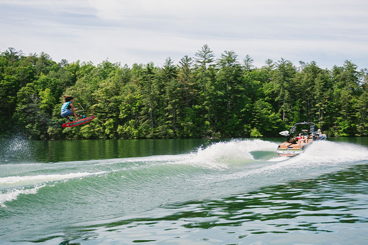 Wakesurf, Wakeboard and Waterski Boating Safety