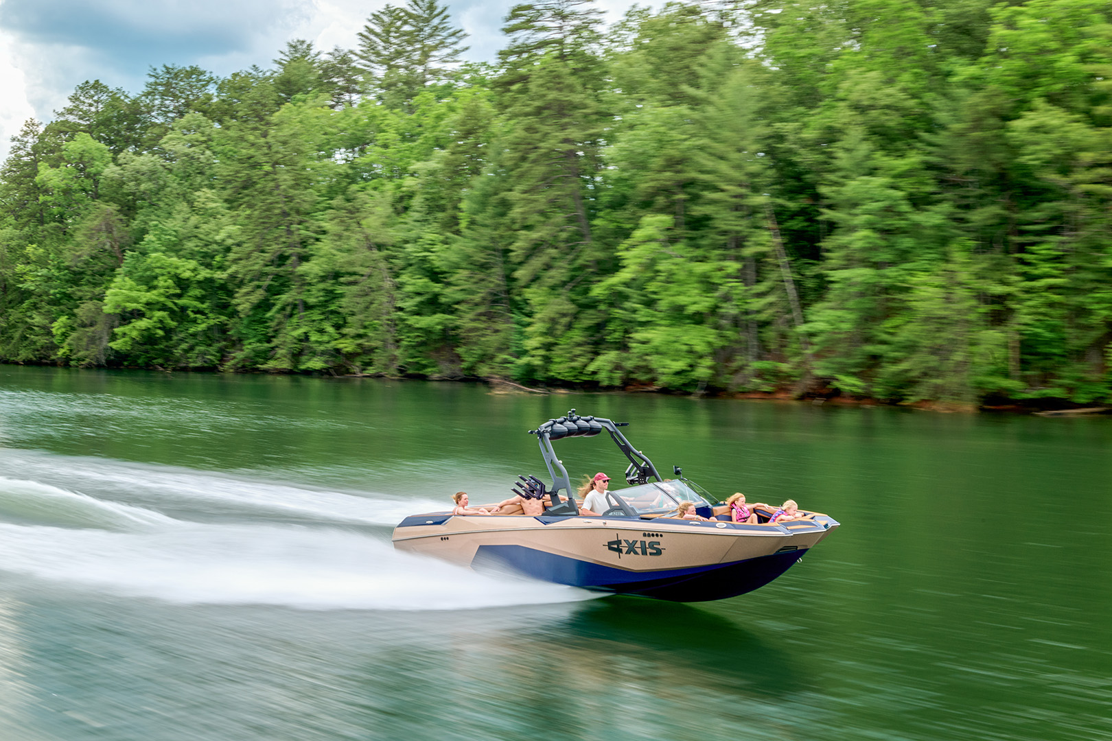 2026 Axis A245 Interior Lounge & Storage