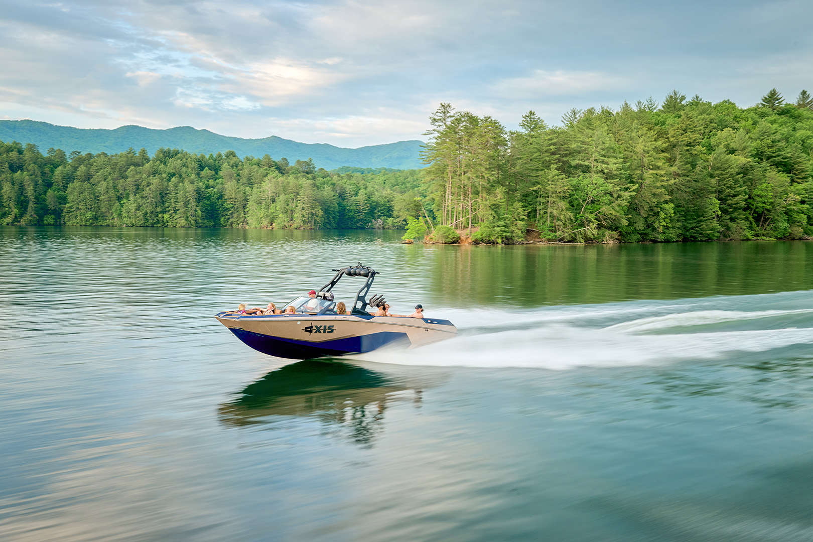 2026 Axis A245 Party Cove