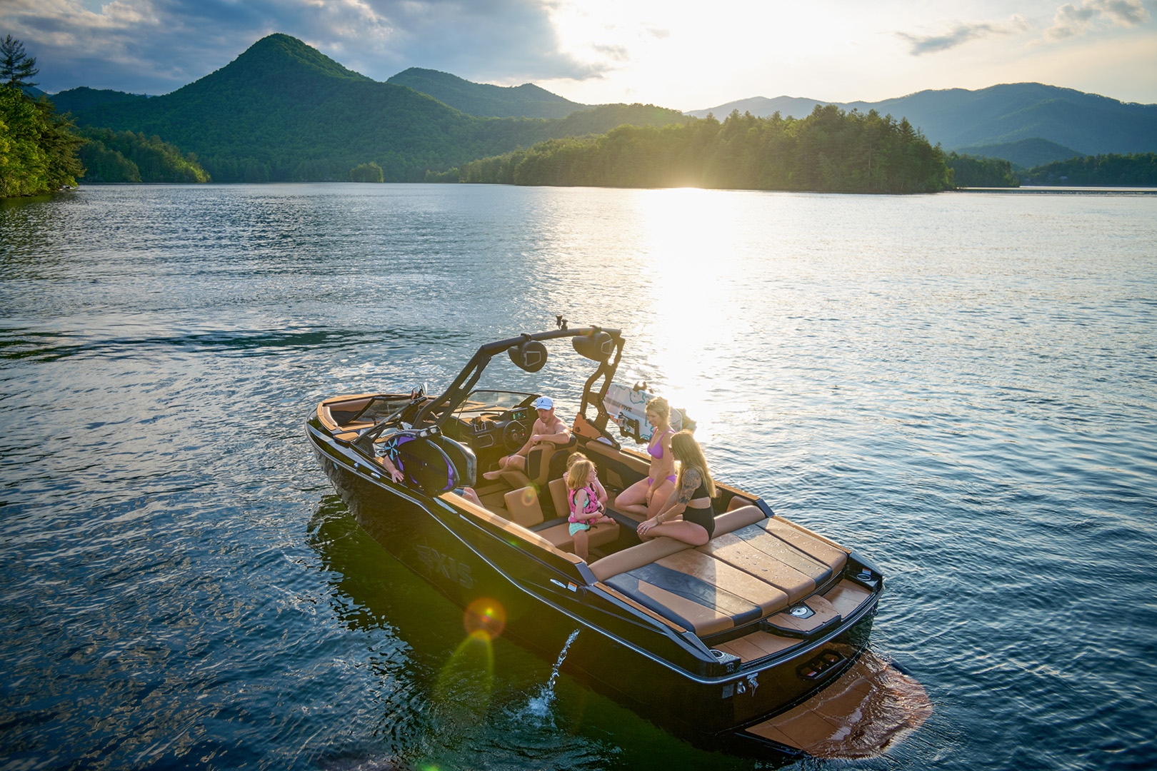 2026 Axis T235 Traditional Bow and Wake Plus™ Hull