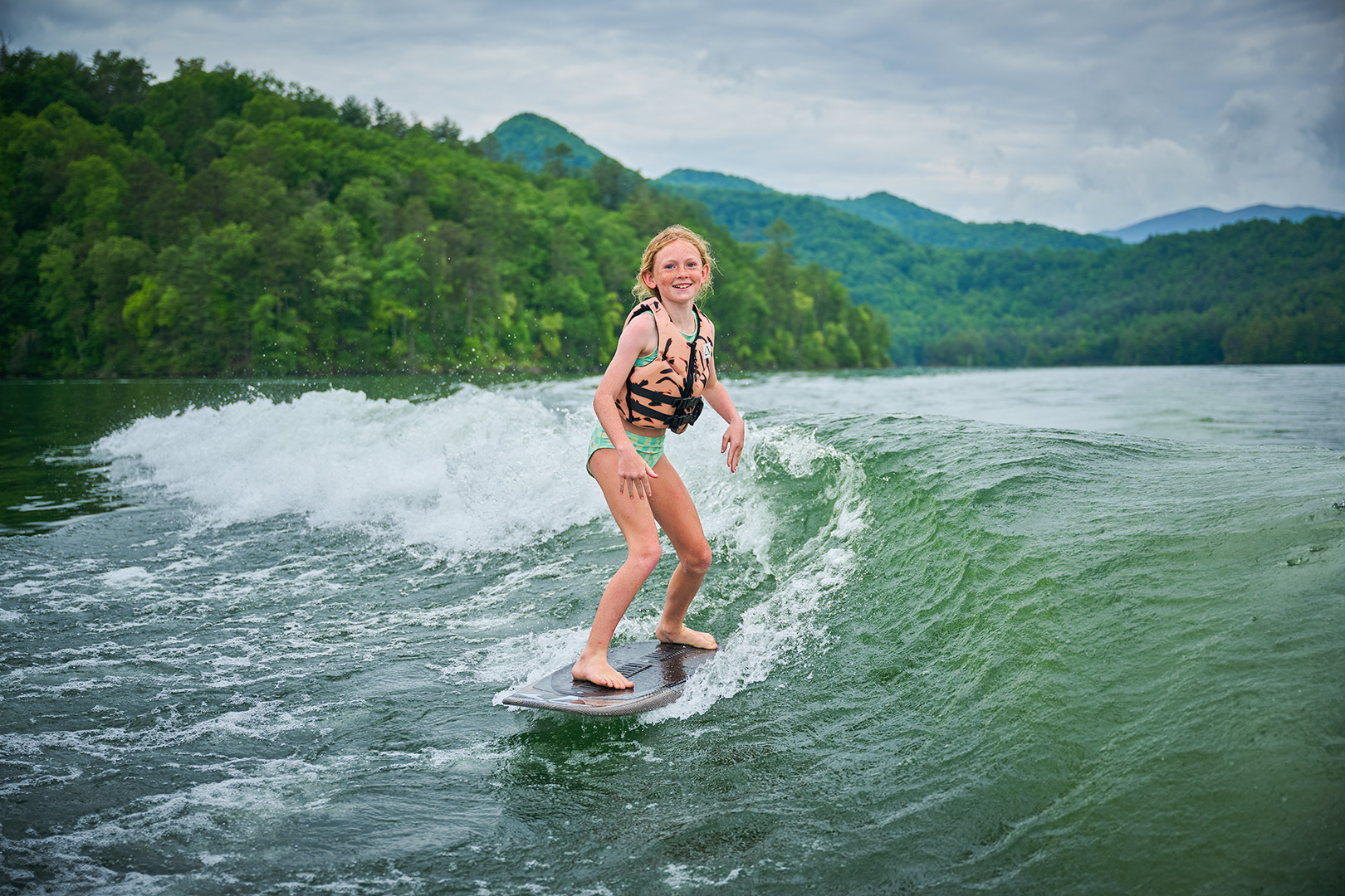 2026 Axis T235 Wakesurf Customization with Surf Band®