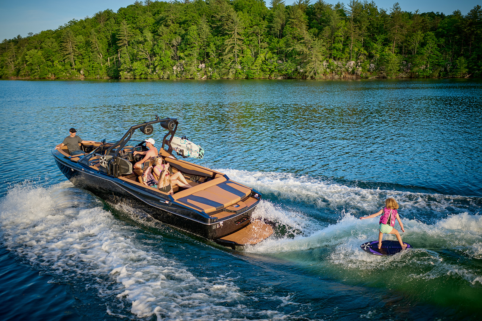 2026 Axis T235 Lounge for 16 People