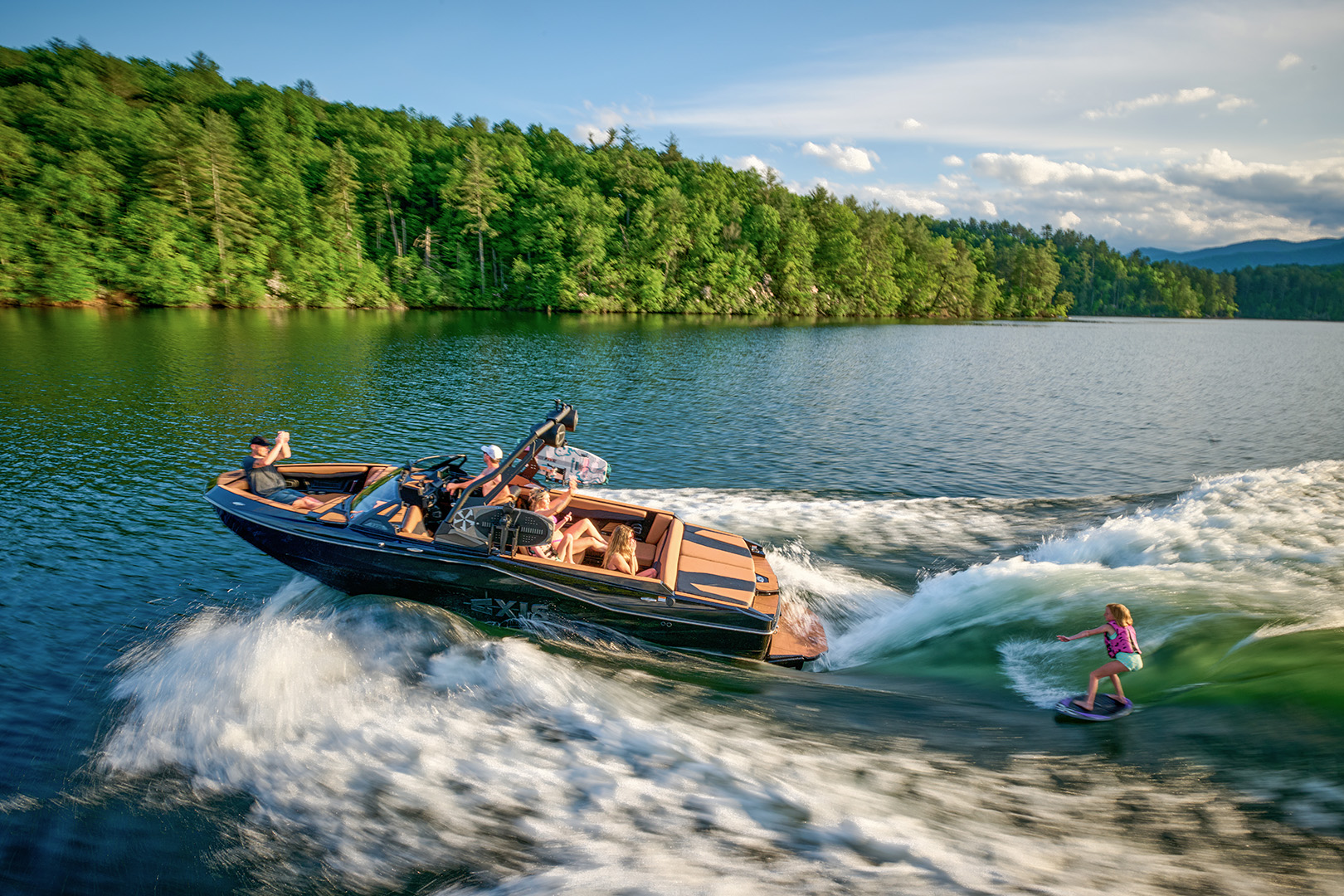 2026 Axis T235 Customizable Wakes & Waves