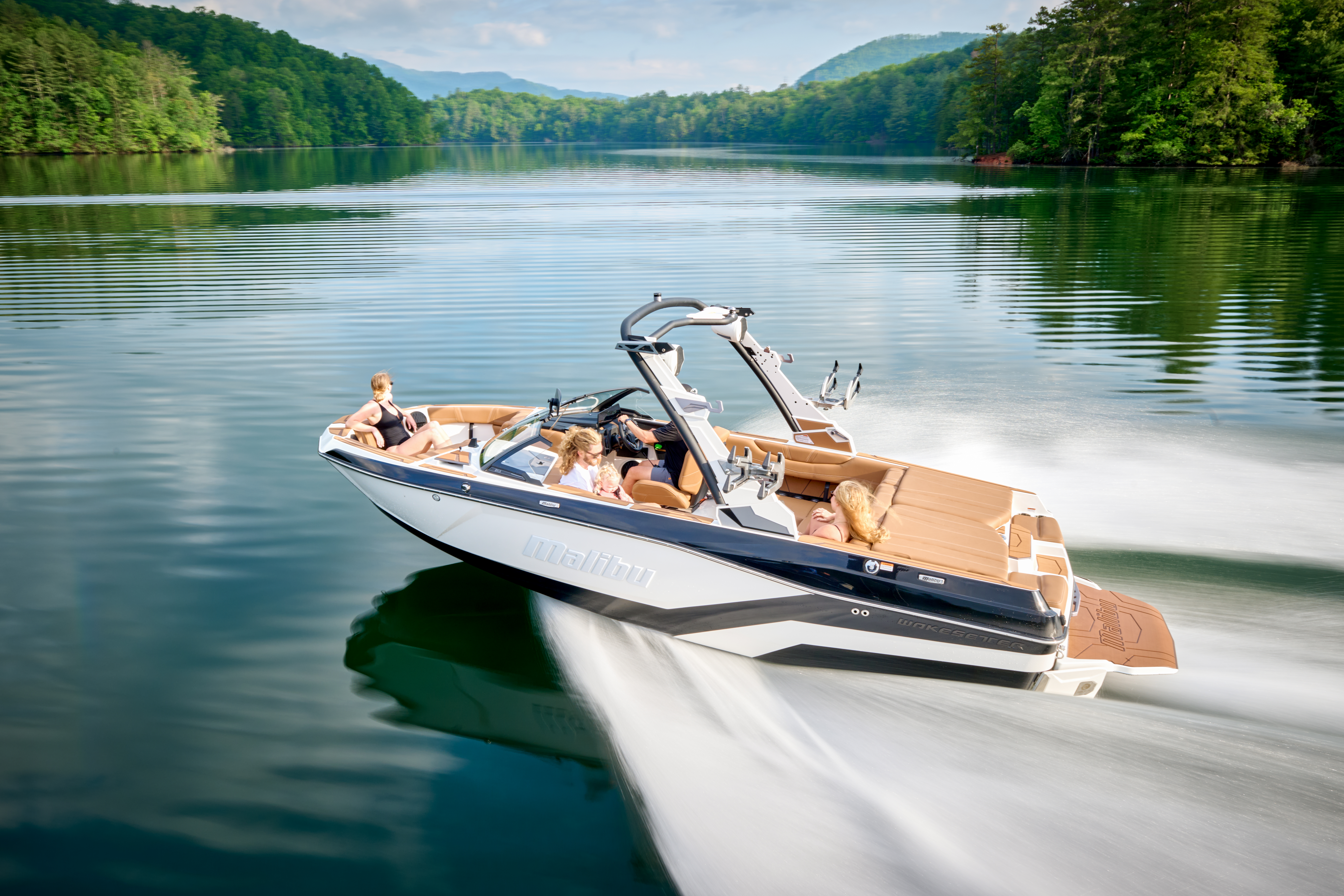 Hybrid Wakesetter Bow