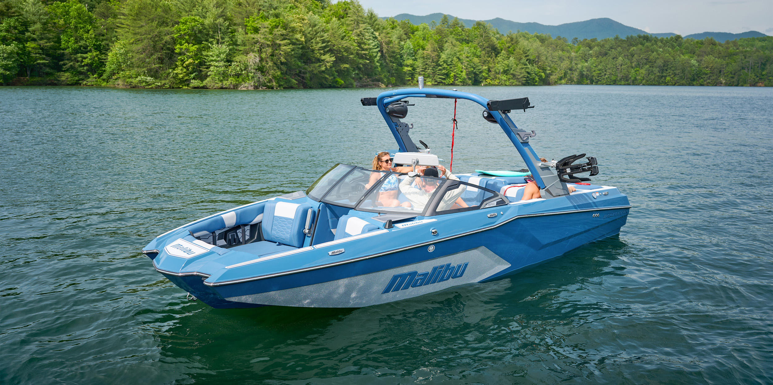 Malibu Wakesetter 22 MXZ Running
