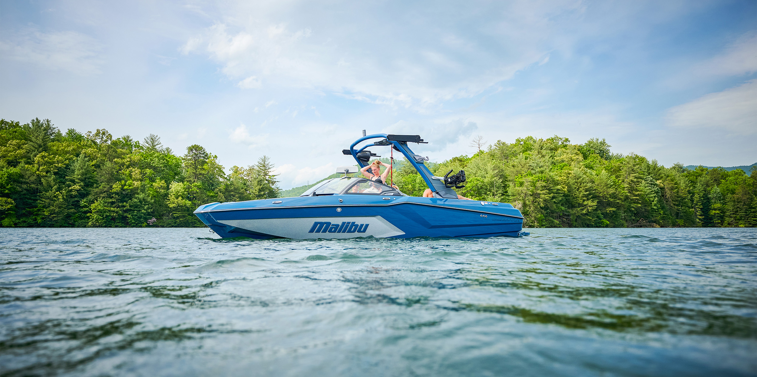 Malibu Wakesetter 22 MXZ Helm 