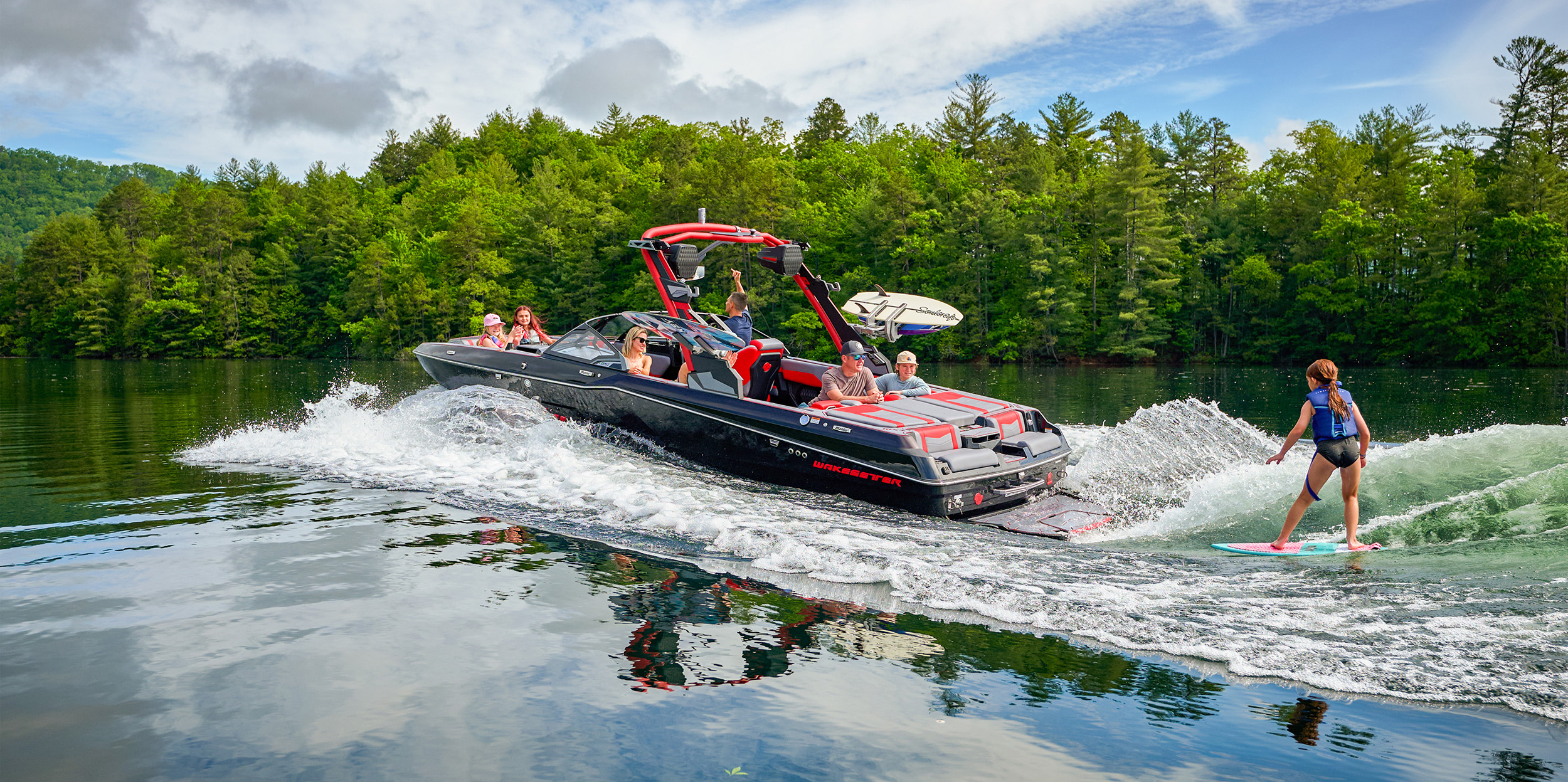 Malibu Wakesetter 23 MXZ Wakefoiling