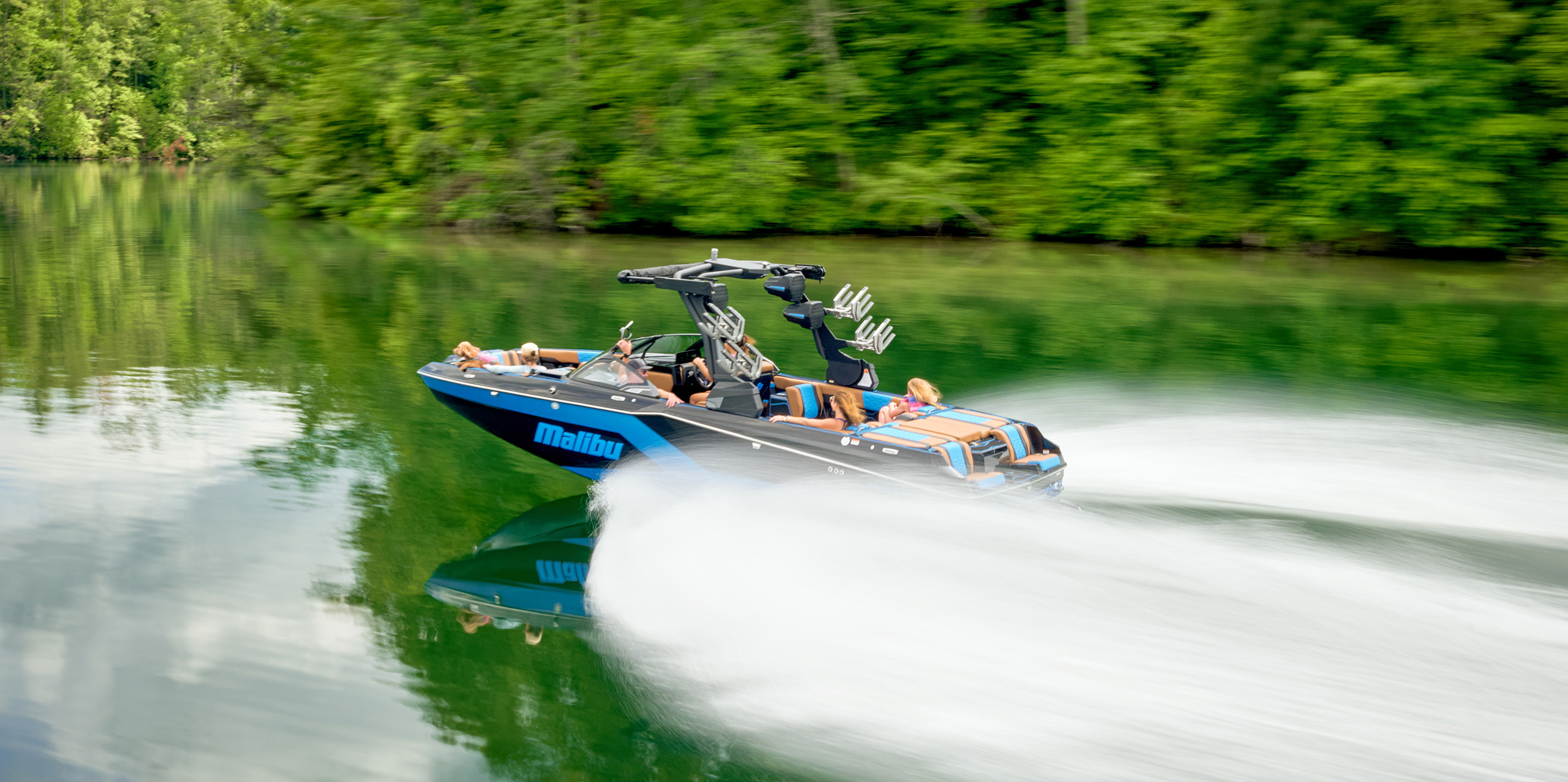 Malibu Wakesetter 24 MXZ Exterior Style