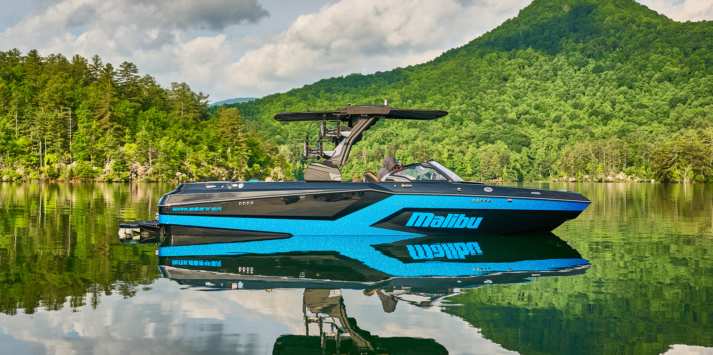 Malibu Wakesetter 24 MXZ Wake Plus Hull