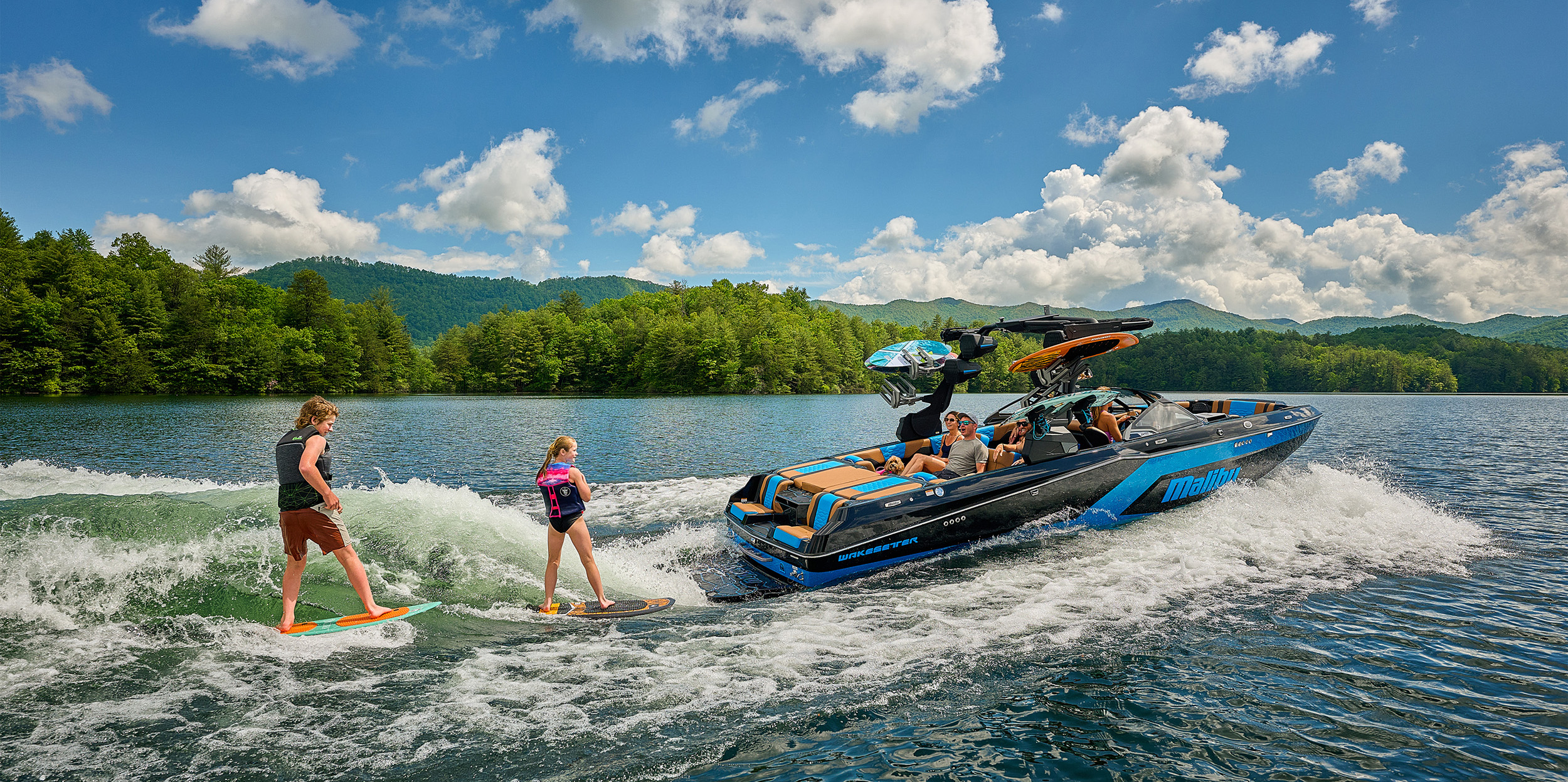 Malibu Wakesetter 24 MXZ Wakesurfing & Wake Foiling