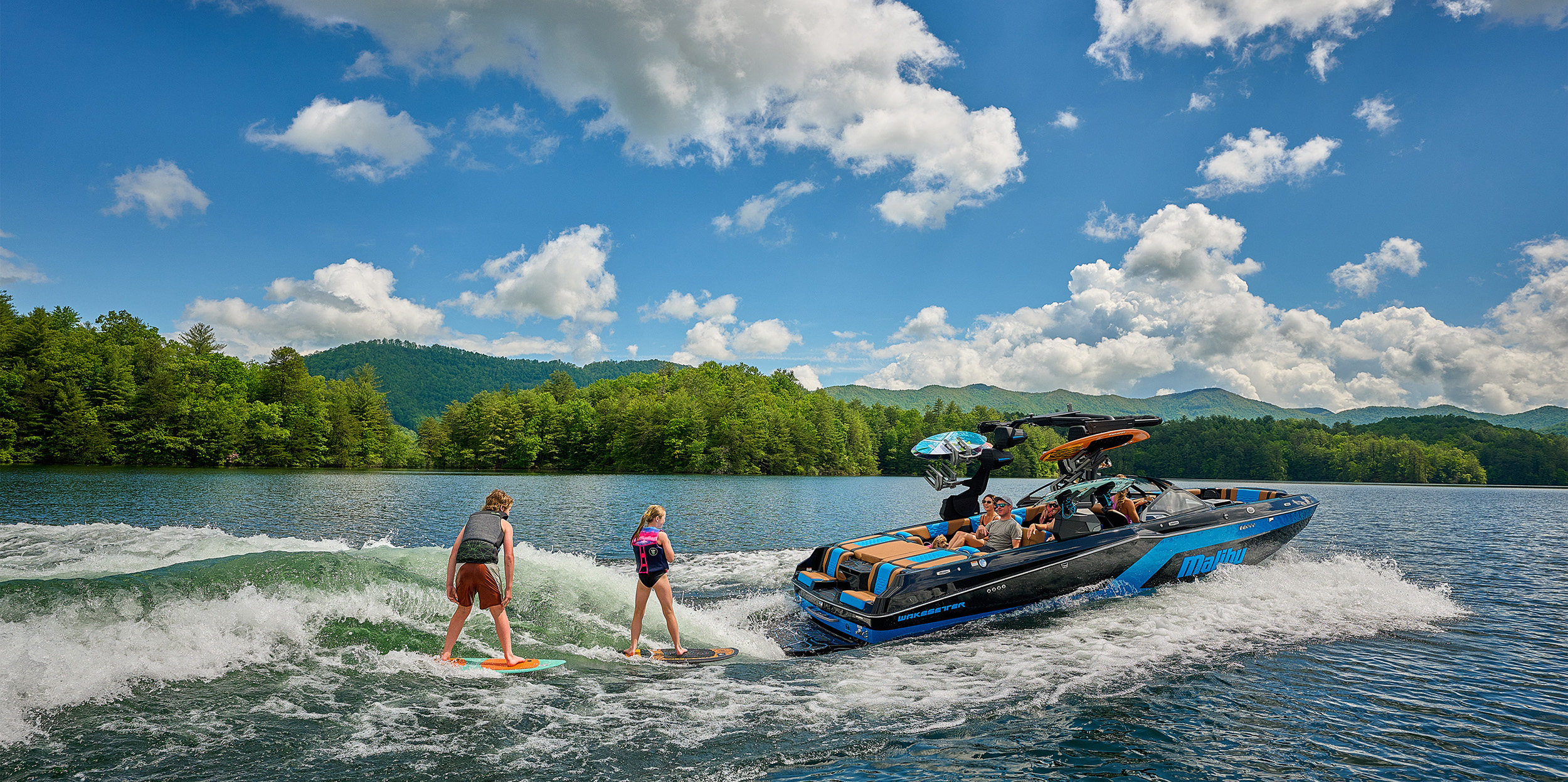 Malibu Wakesetter 24 MXZ Wakeboarding