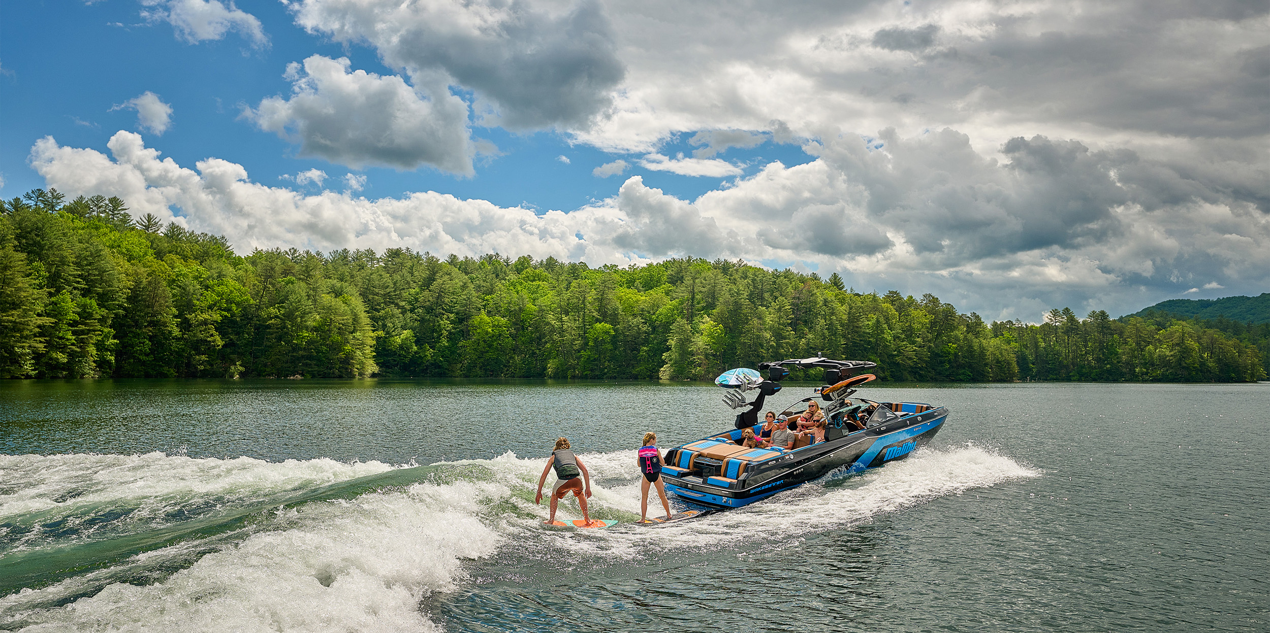 Malibu Wakesetter 24 MXZ Wakeboarding