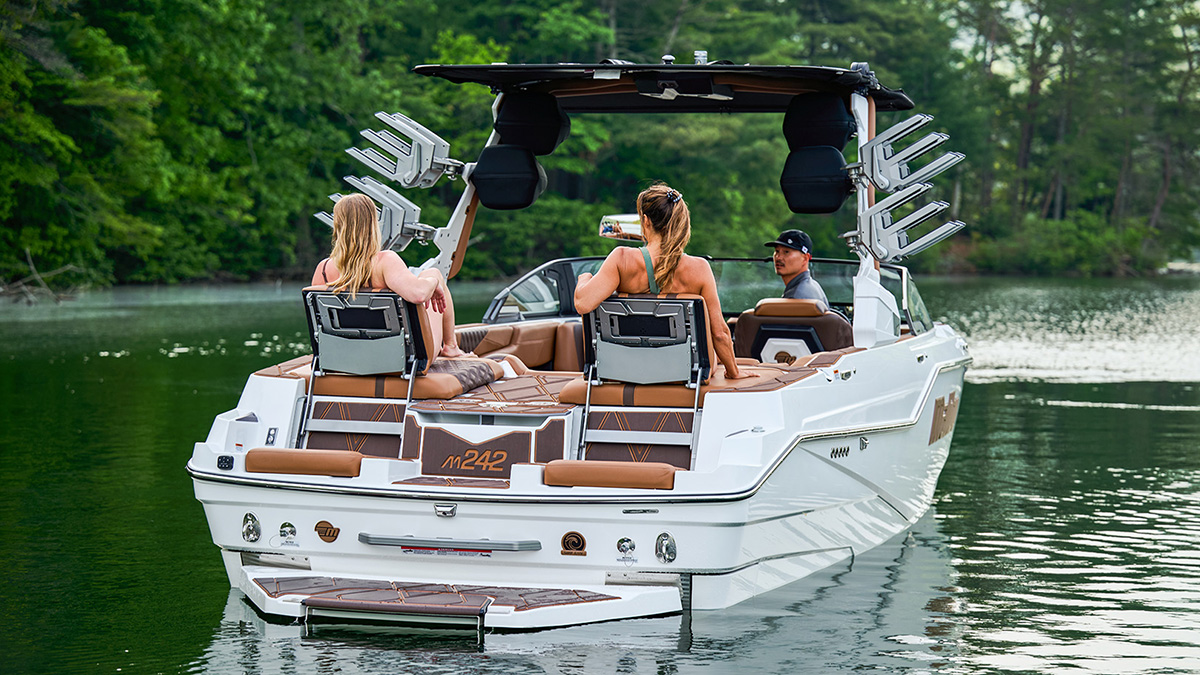 2026 Malibu M242 Max-Relax™ Sundeck Loungers