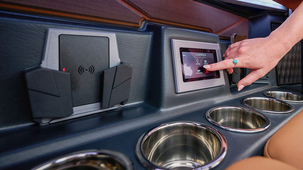 2026 Malibu M242 Portside Touchscreen